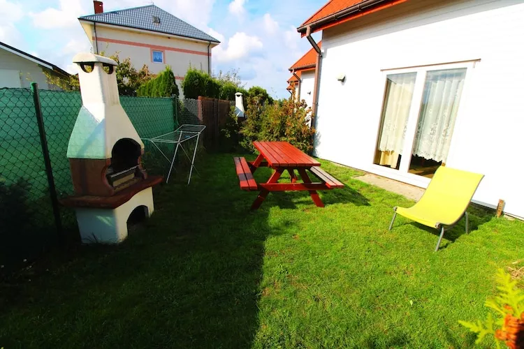 Piętrowe domki wakacyjne z 1 sypialnią w Rewalu