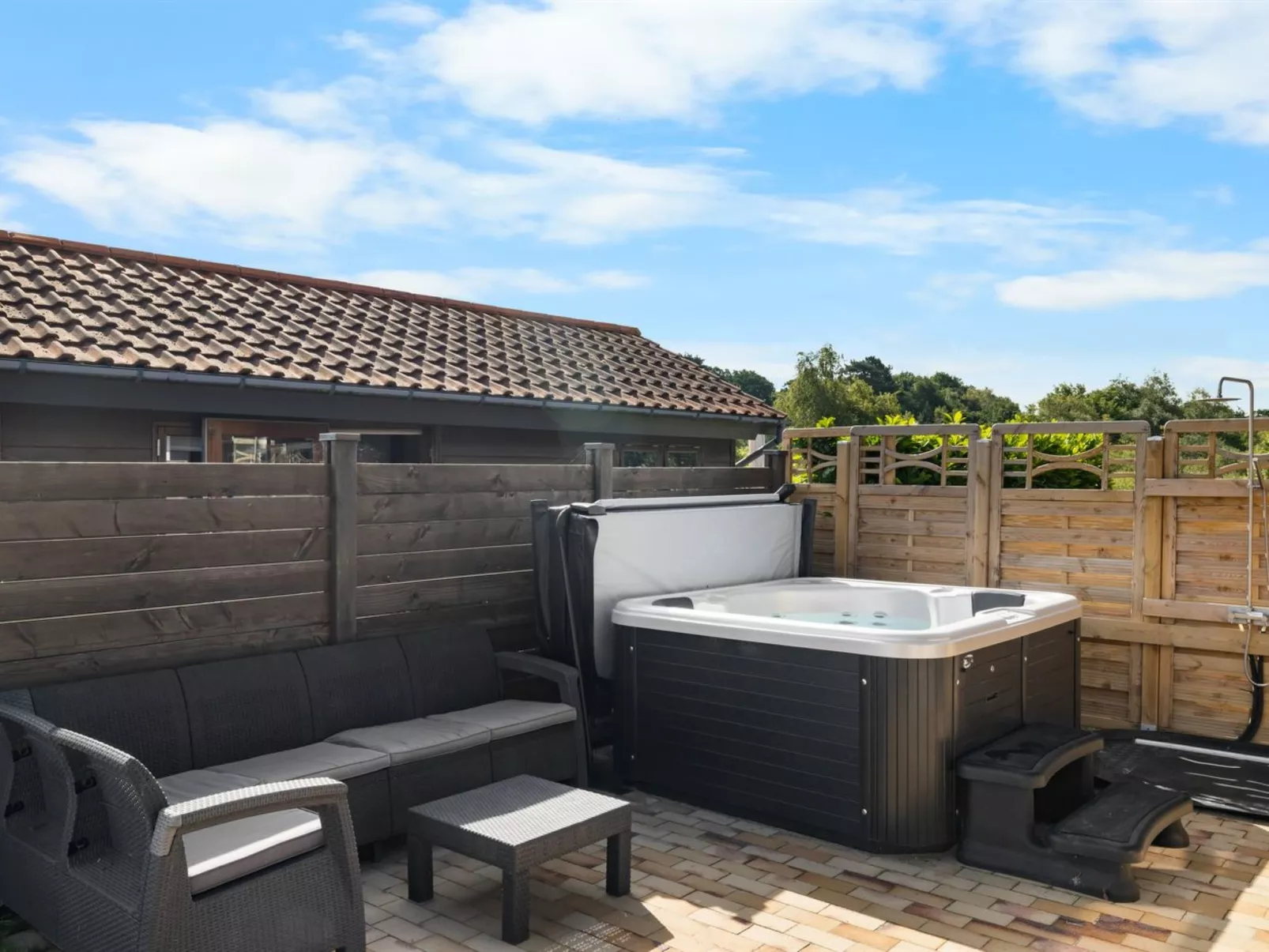 "Yngvy" - 10m from the sea-Binnen