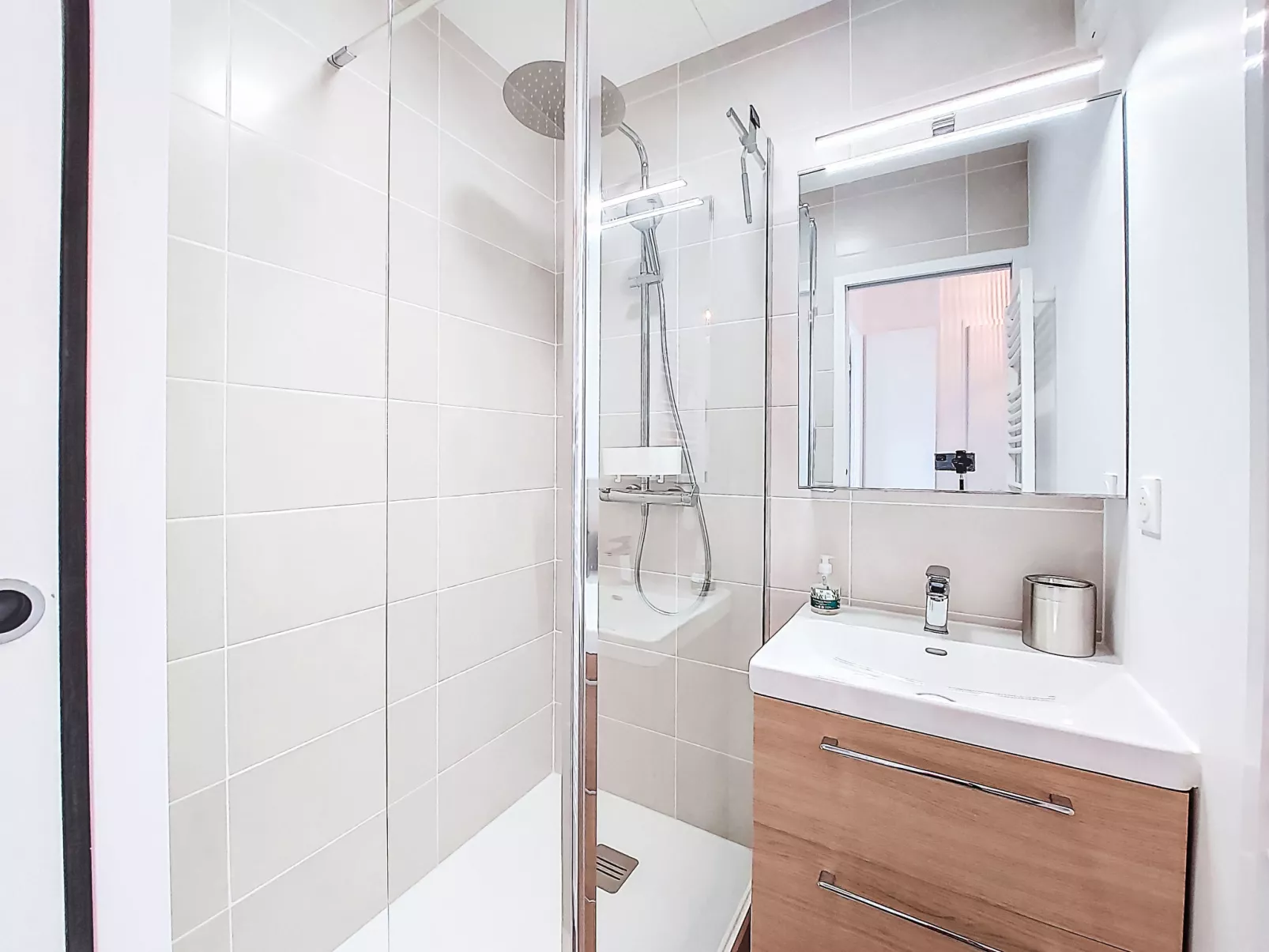 Garden and Sea- Appt T2 moderne, vue mer - Binnen