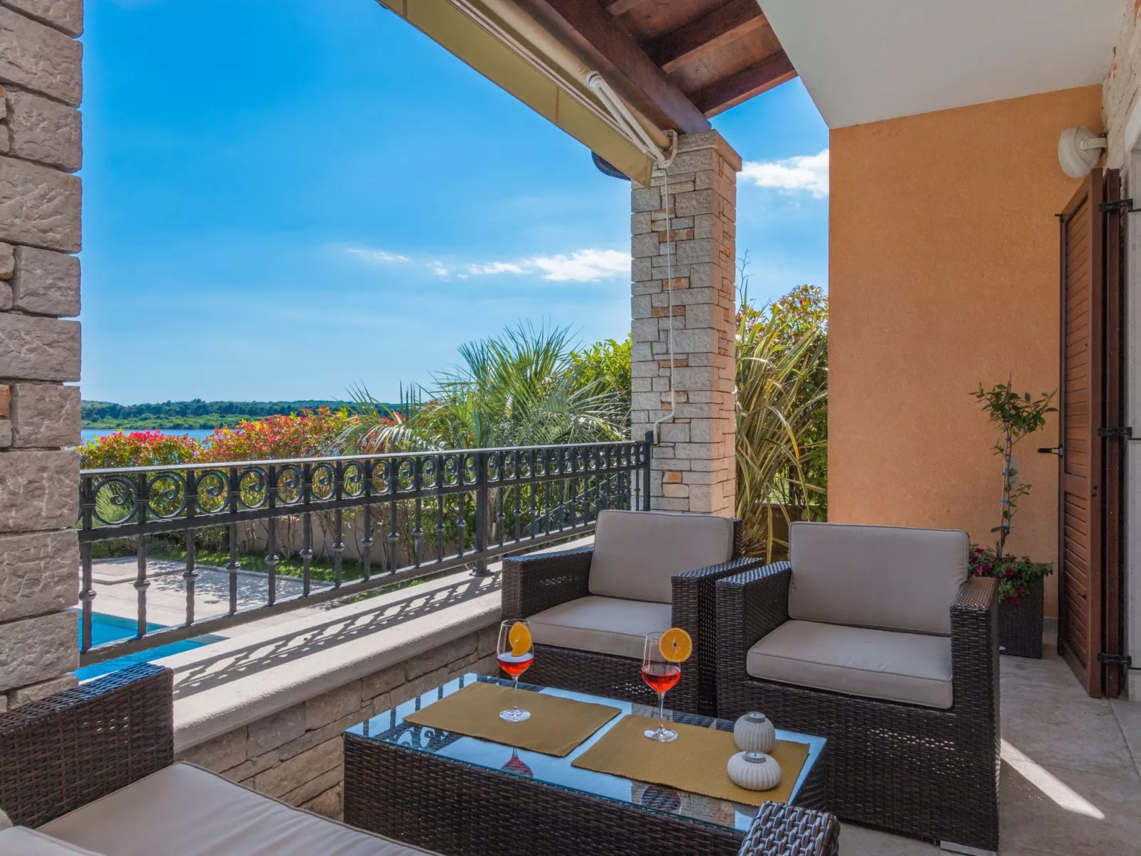 In Pomer mit privatem beheizten Pool und Meerblick - Image-tags.info