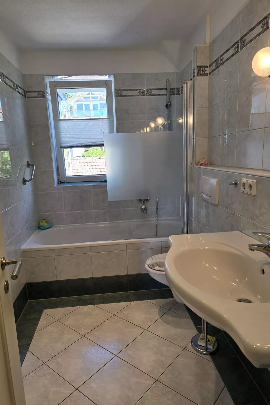 Wohnung B mit Balkon - Image-tags.info