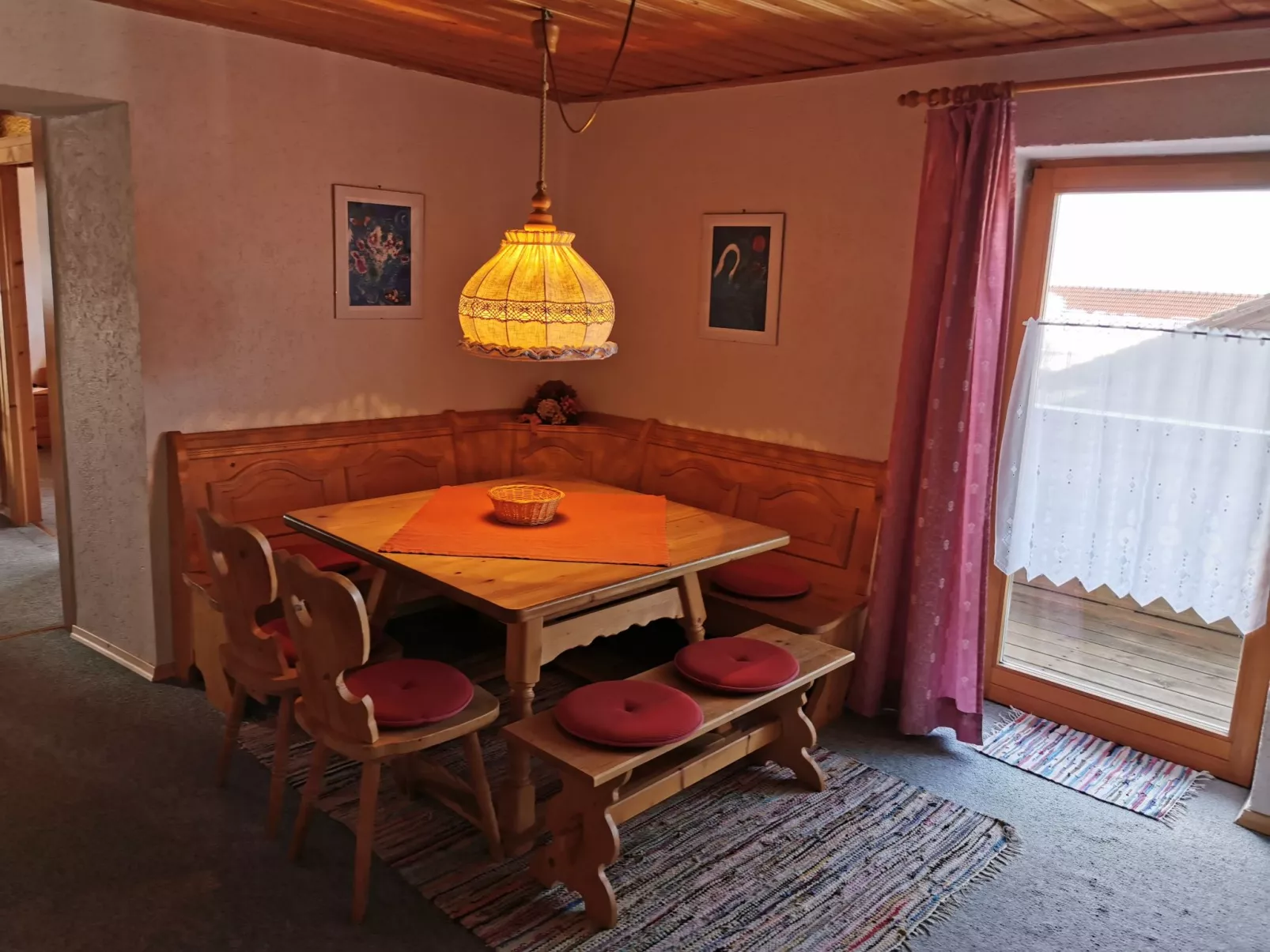 Mit komplett eingerichteter Küchenzeile im Wohnraum - Image-tags.info