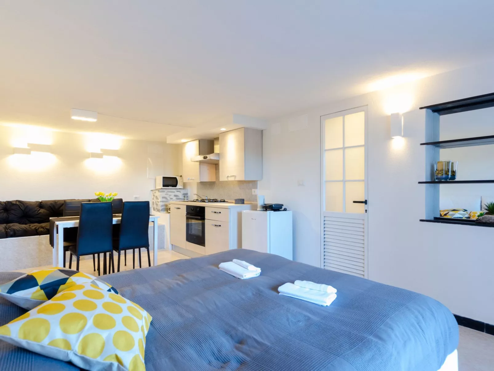 Einzimmerwohnung mit Terrasse und Blick auf den Berg - Image-tags.info