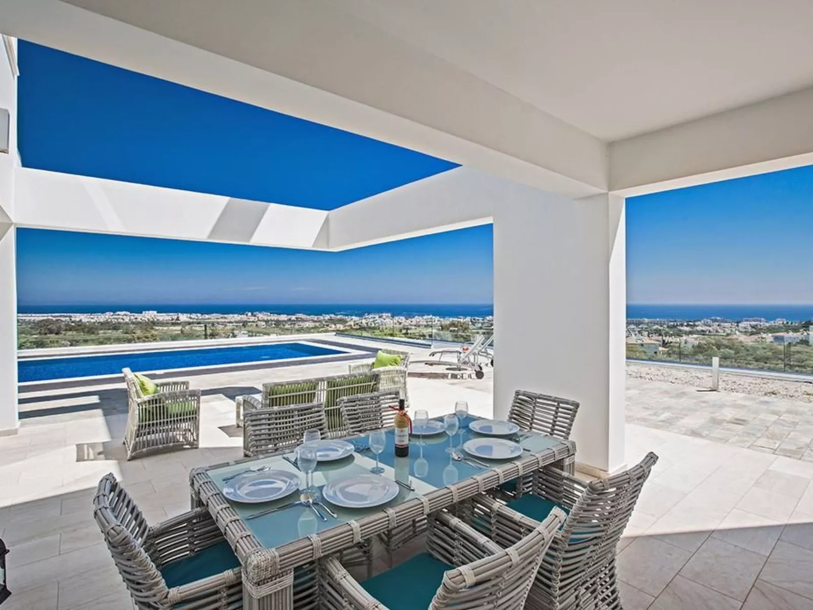 Moderne 3-Schlafzimmer-Villa mit atemberaubendem Meerblick - Image-tags.info