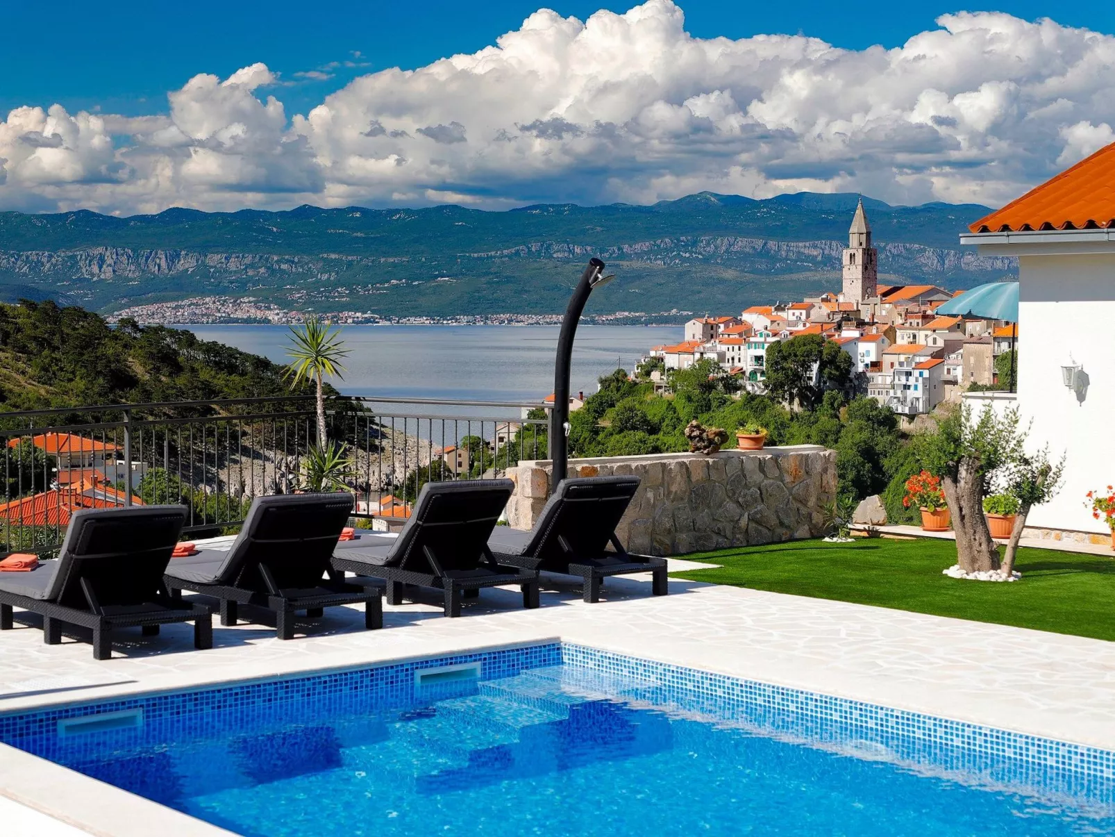 "Mela" mit Blick auf das Wasser - Image-tags.info