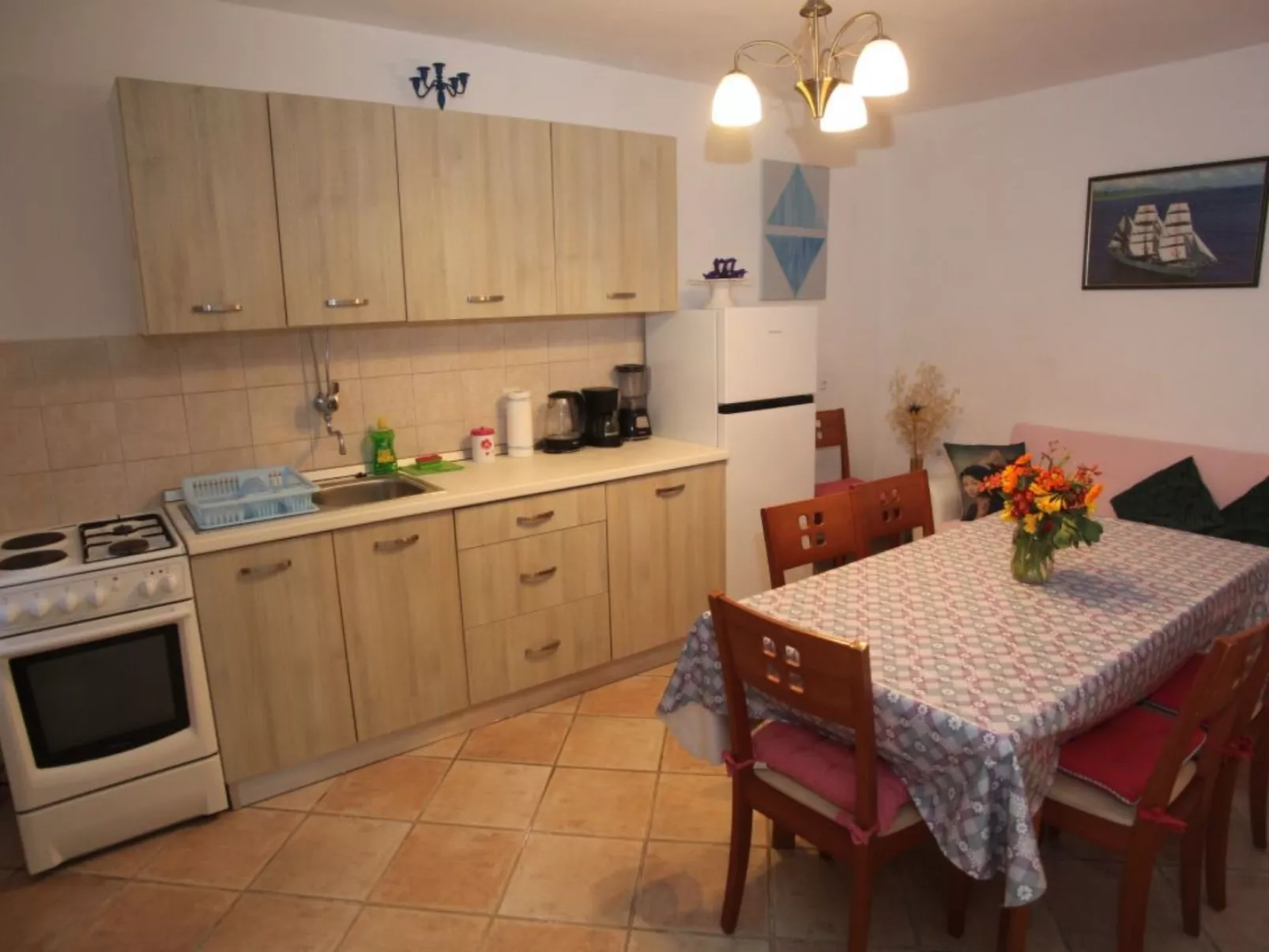 Wohnung in Veli Lošinj mit schönem Garten - Image-tags.info