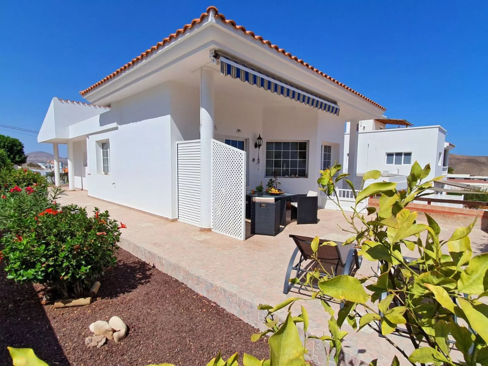 Gemütliches Ferienhaus in Tarajalejo mit Großem Garten und Meerblick - Image-tags.info