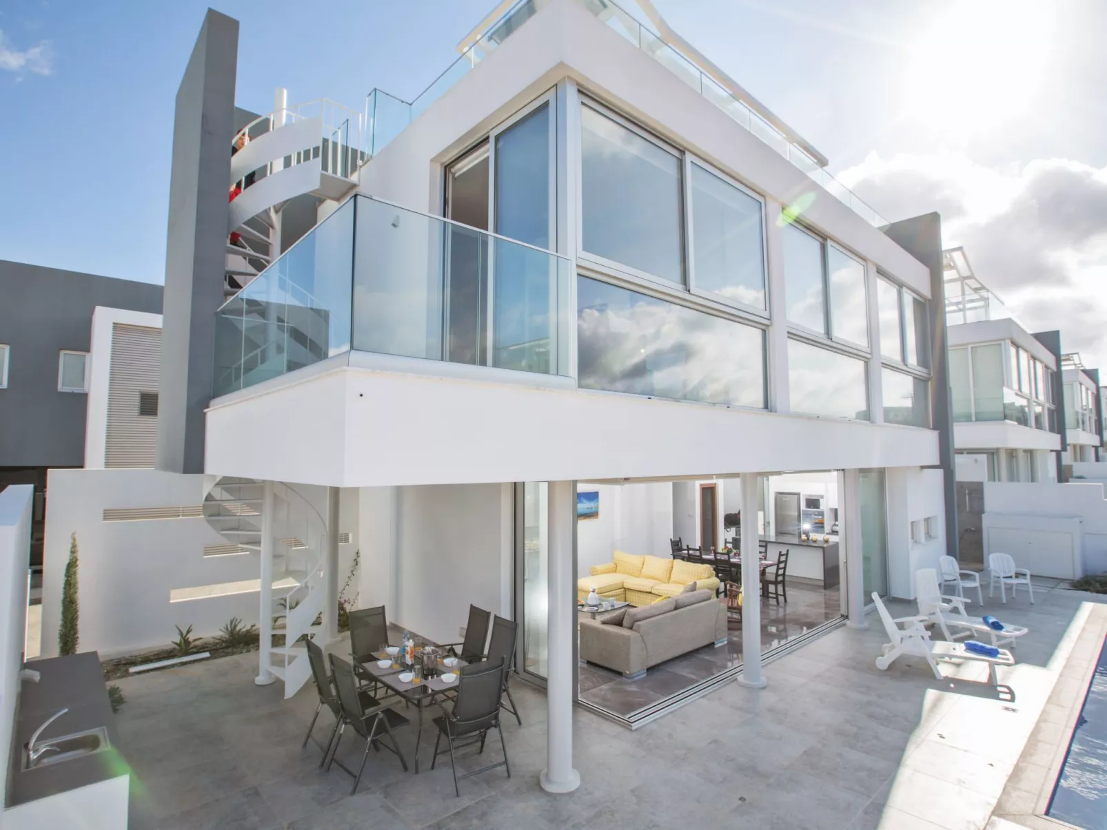 3-Schlafzimmer-Villa mit privatem Pool und Dachgarten - Image-tags.info