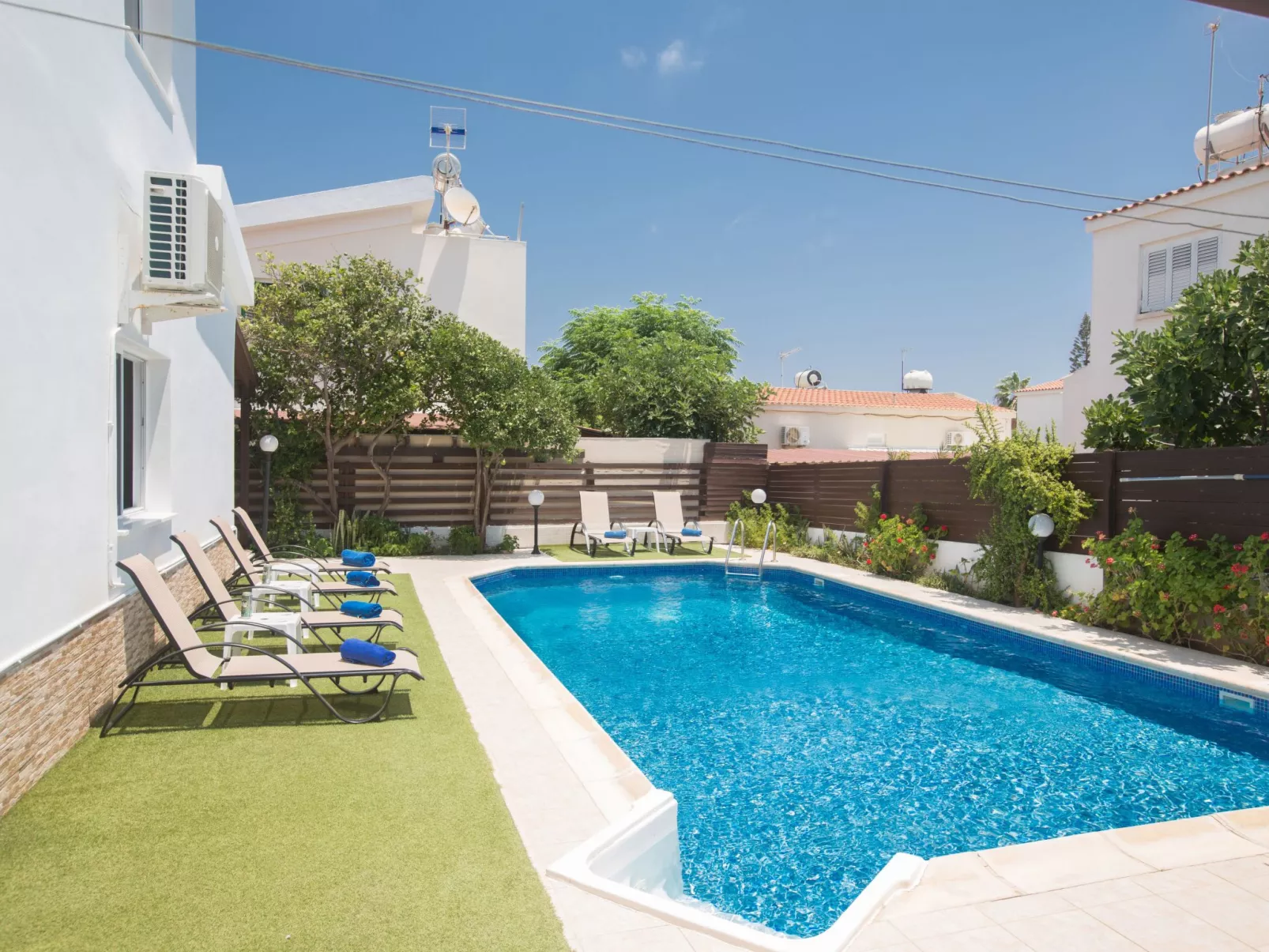 Geräumige Villa mit 3 Schlafzimmern und Pool in Protaras - Buiten