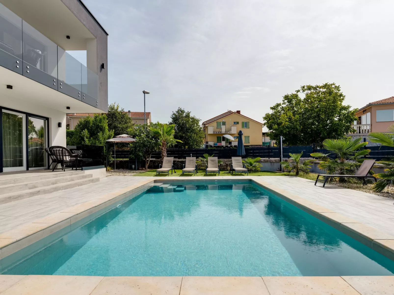 Schöne neue Villa mit Pool in Strandnähe - Image-tags.info