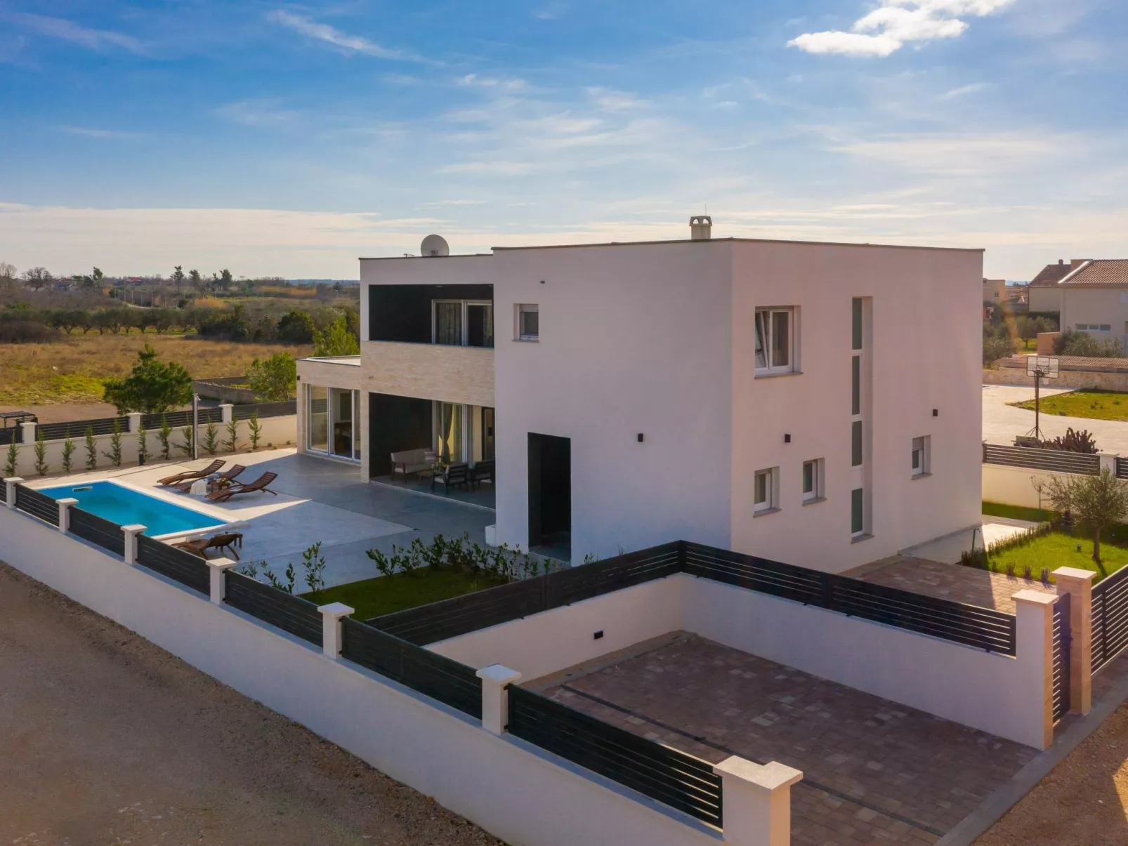 Villa in Strandnähe, Pool, Kinderspielplatz - Image-tags.info