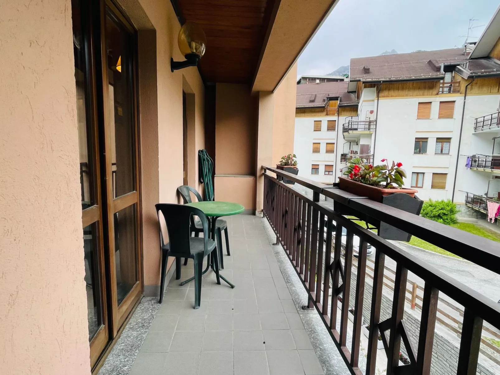 Zwei-Zimmer-Wohnung im Dachgeschoss 5 p. l. Villa Frejus - Image-tags.info