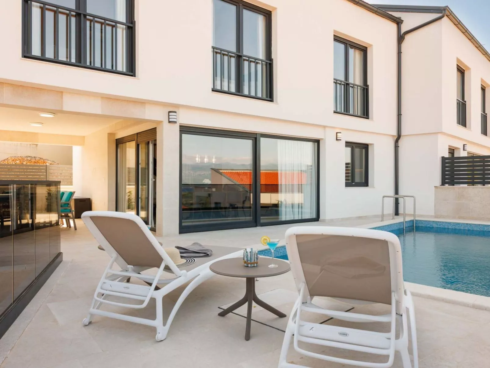 Brandneue Villa - Pool mit Panoramablick aufs Meer - Image-tags.info