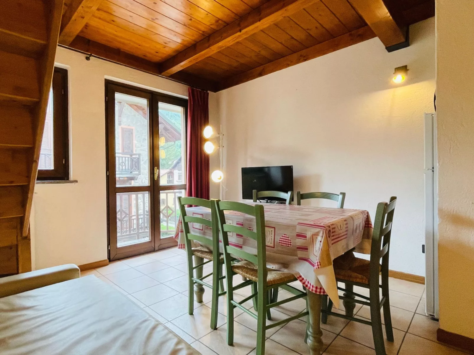 Zwei-Zimmer-Wohnung im Dachgeschoss 4 p. l. Villa Frejus - Image-tags.info