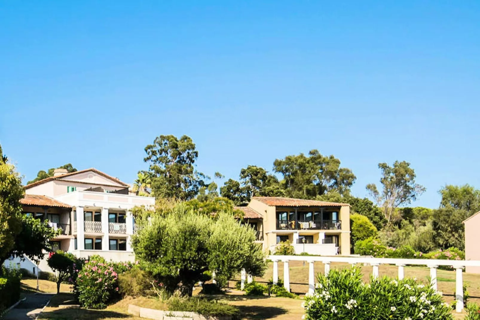 Résidence Les Parcs de Grimaud - maeva Home - Buitenkant zomer
