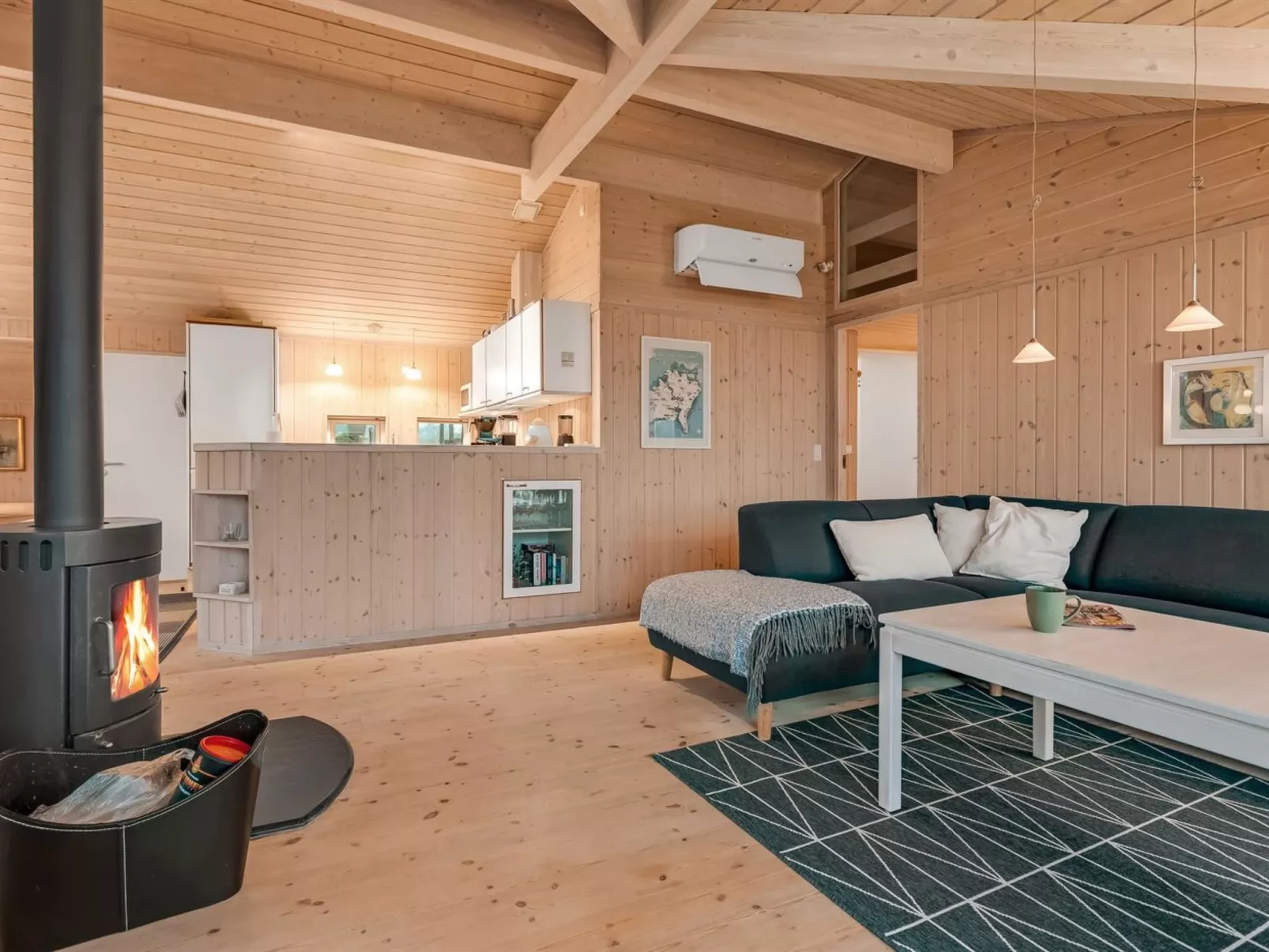 "Garth" - 50m from the sea - Binnen