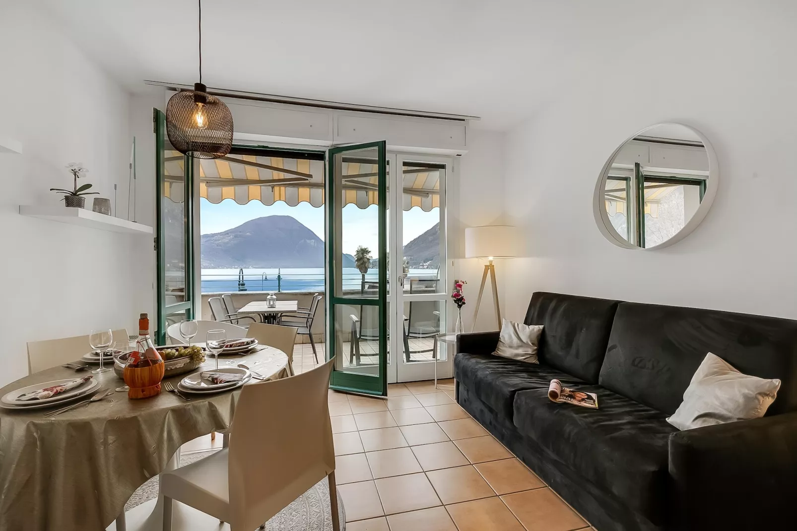 RESIDENCE PORTO LETIZIA - PALACE-1ROOM APT 4 PAX LAKE VIEW DELUXE 8206 - P1LD4 - Woonkamer