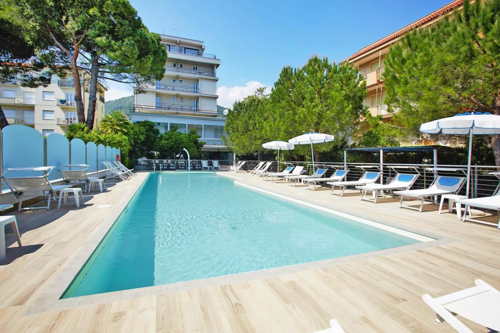 Residence Miriam Pietra Ligure - B4 SUP/B4SU renoviert in 2014 - Zwembad