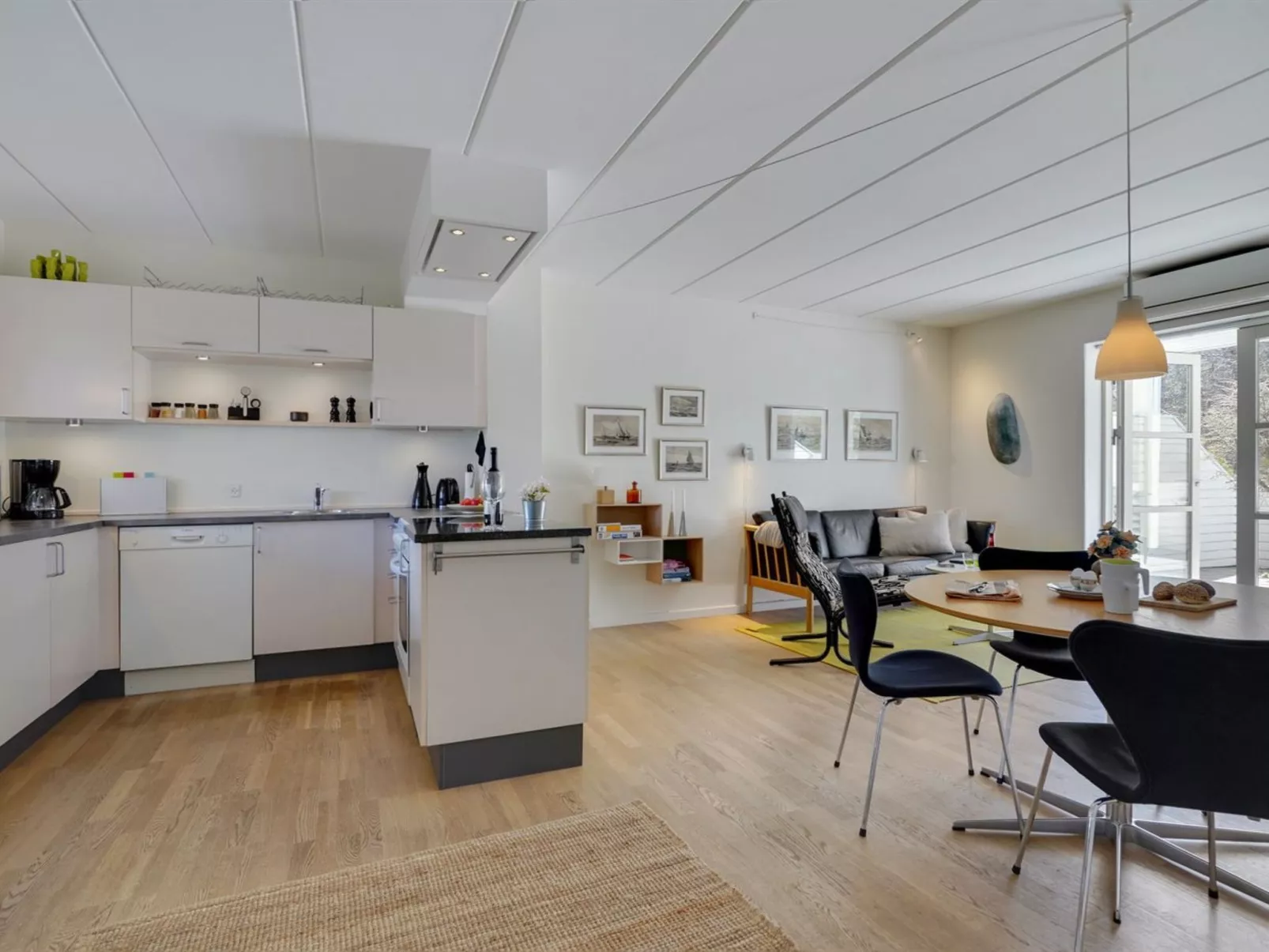 "Shana" - 800m from the sea - Binnen