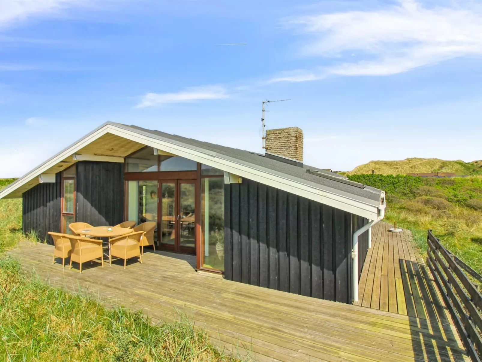 "Essie" - 250m from the sea - Buiten