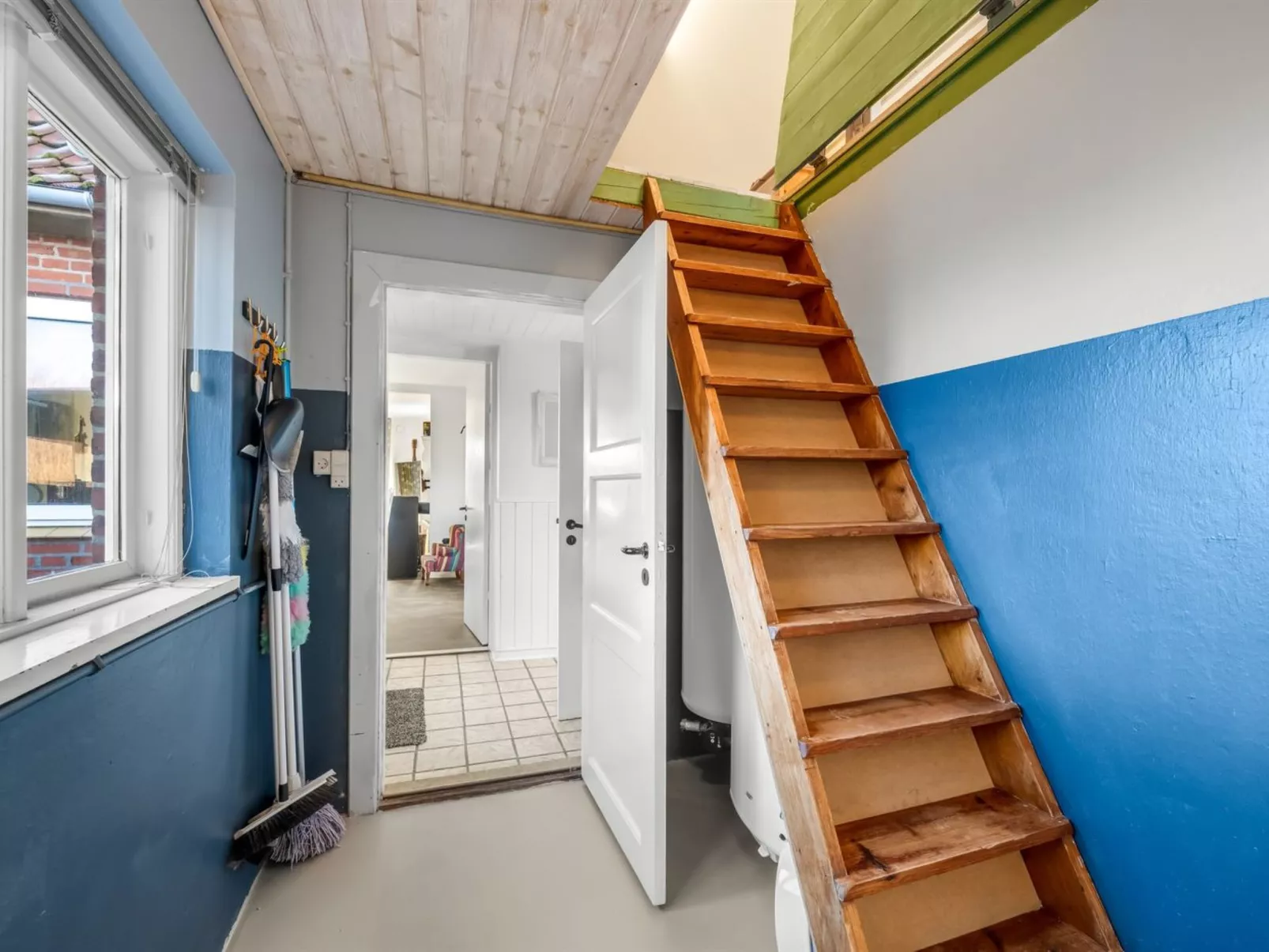 "Vappu" - 400m to the fjord-Binnen