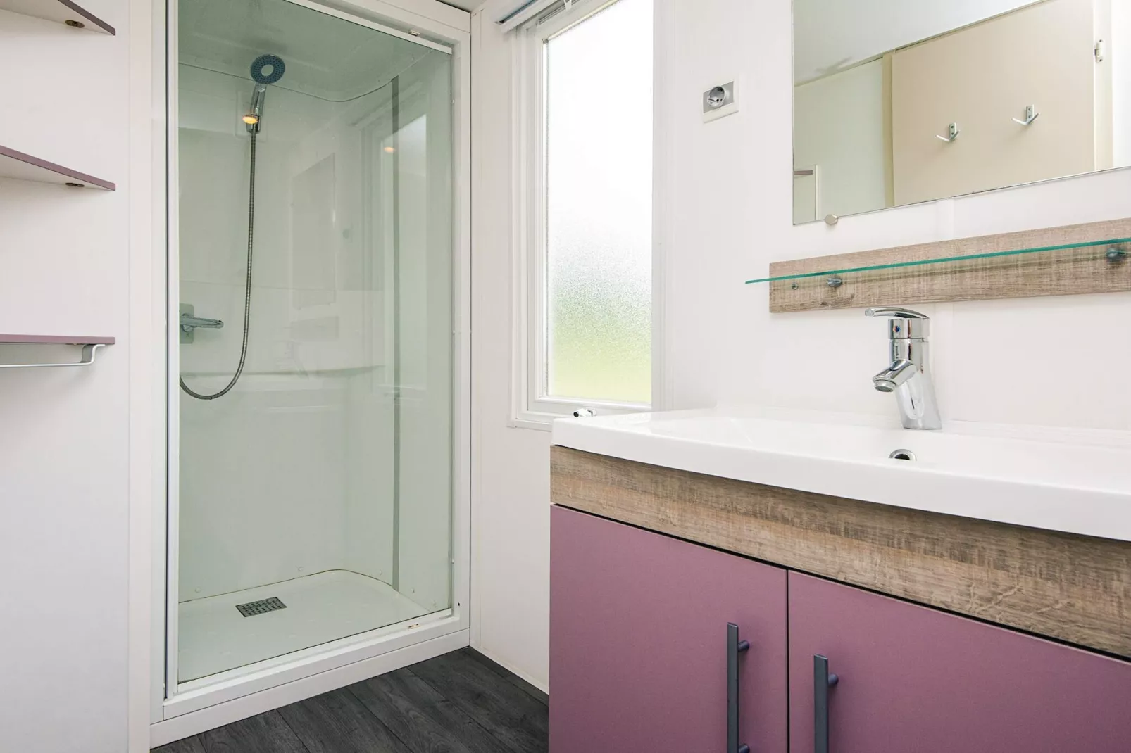 Mobile homes til 6 pers., med bad-Binnen