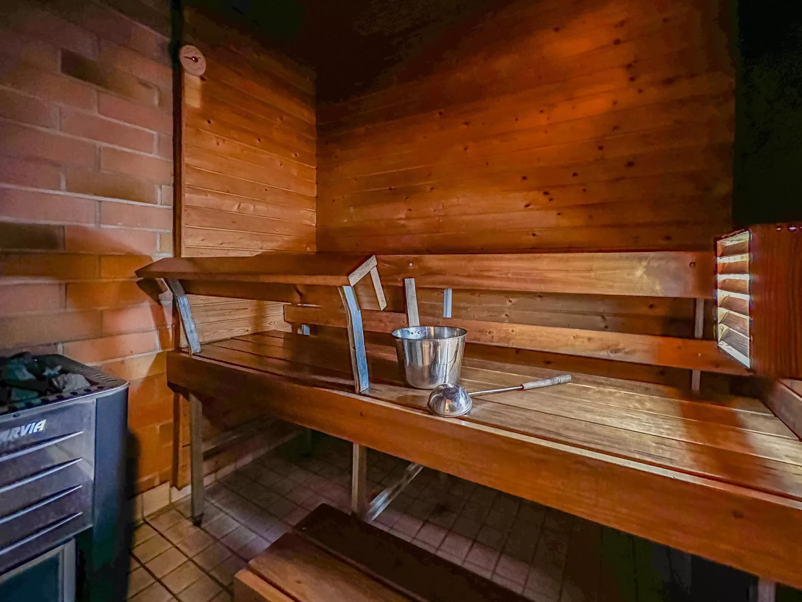 Kalliohonka - Binnen