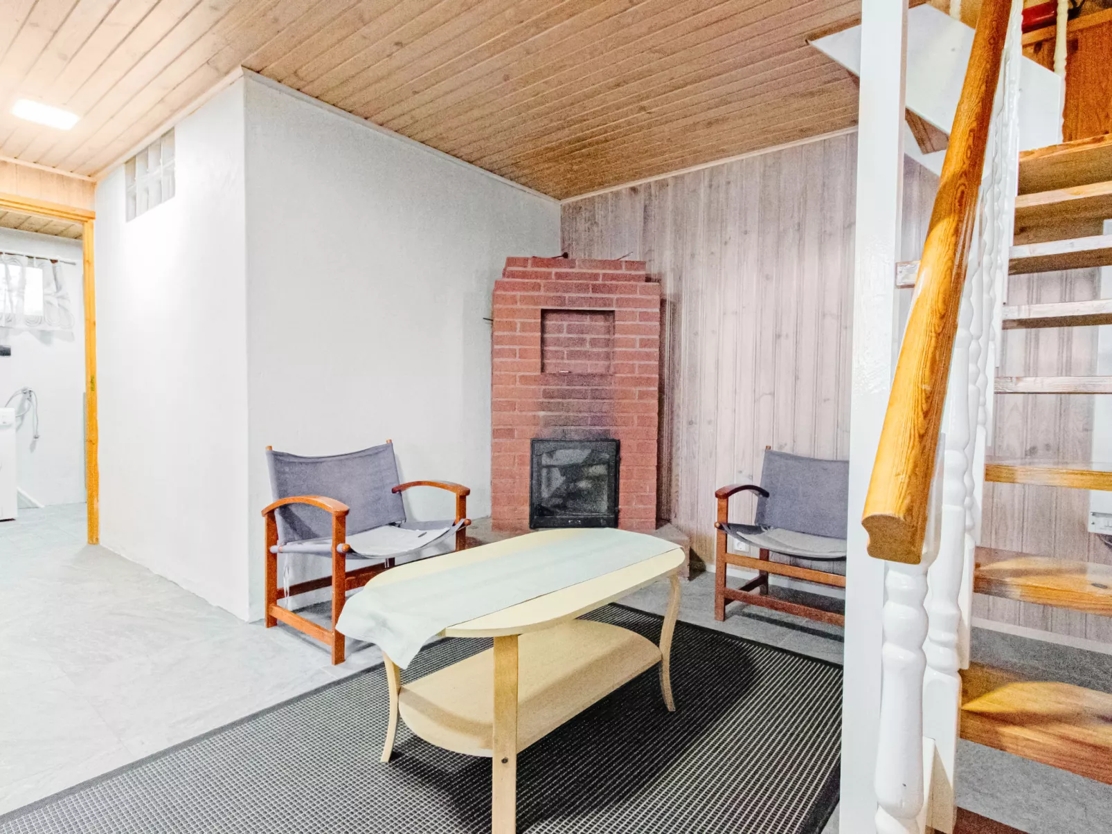 Kalliokoivu - Binnen