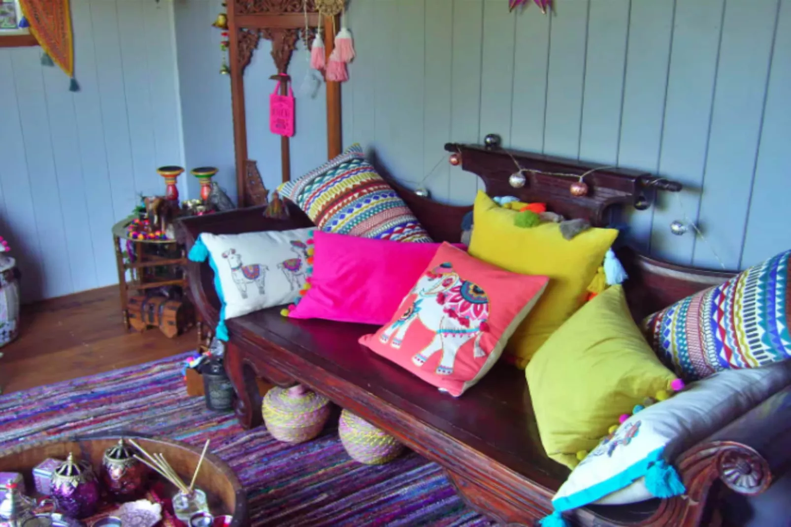 Shepherd's Hut at Hilltop Farm-Woonkamer