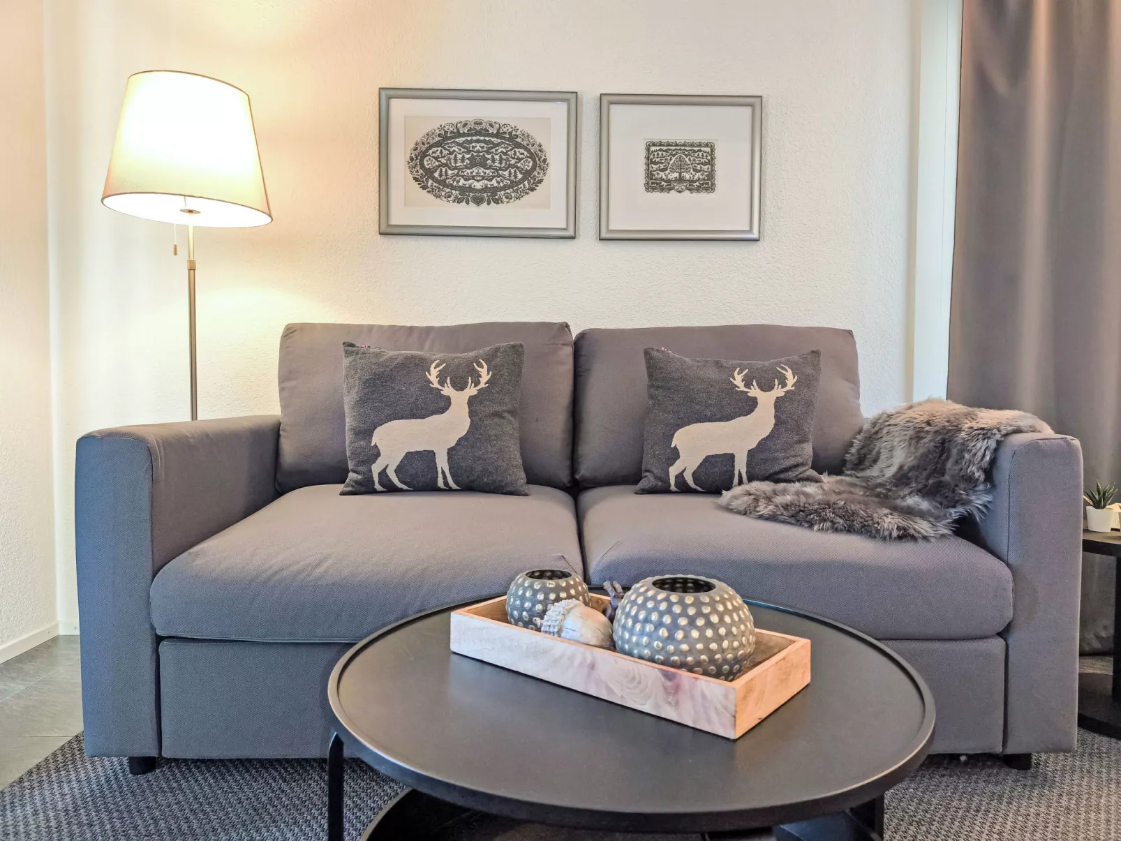 Silence, Apt. P - Binnen