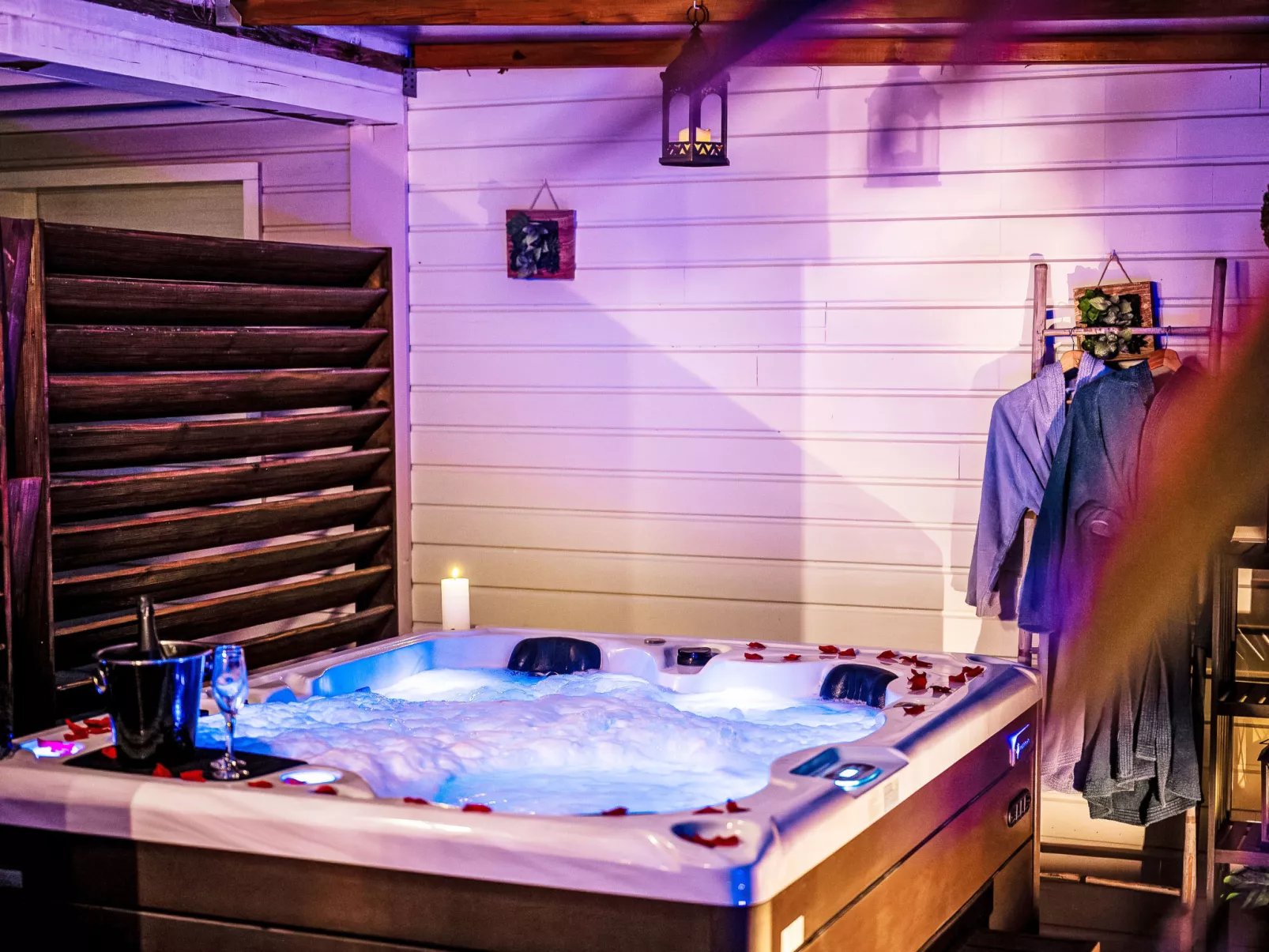 Villa Eden Bleu - Haus in Südlage mit beheiztem Pool und privatem Whirlpool - Binnen