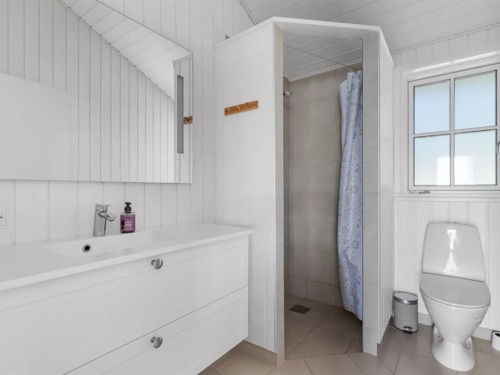 "Edvardsine" - 40m from the sea-Binnen