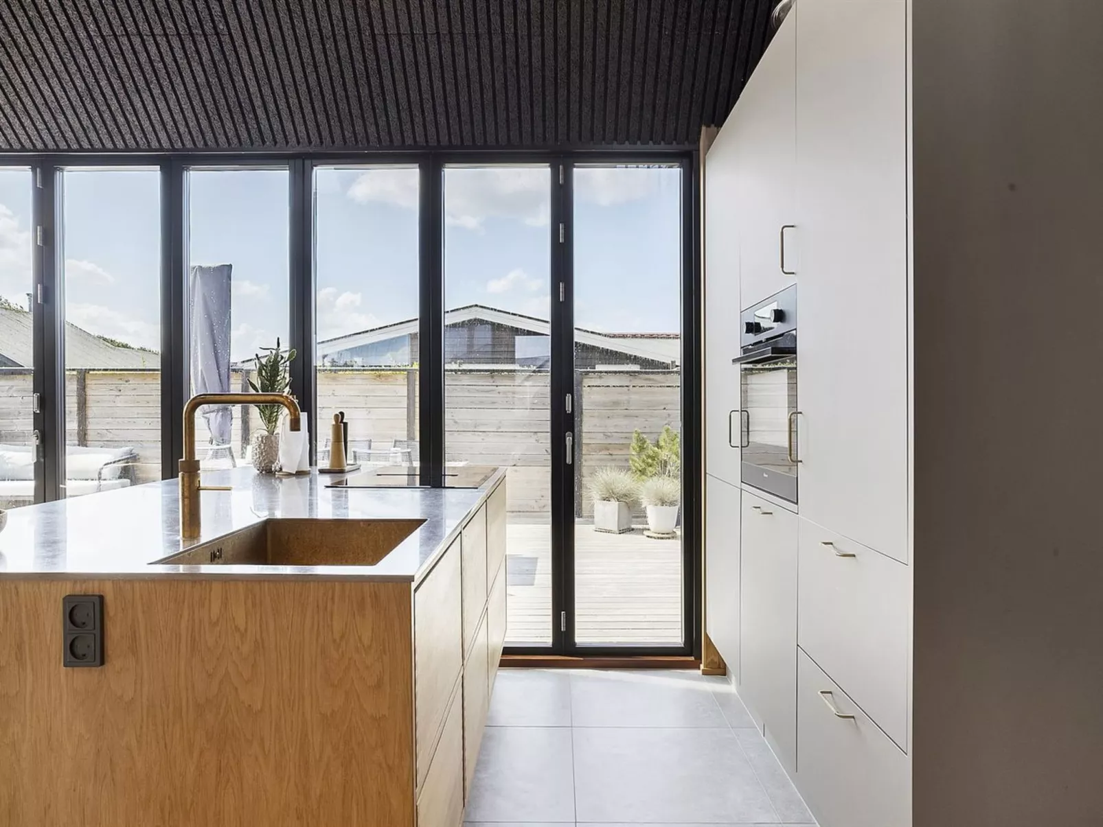 "Greta" - 125m from the sea-Binnen