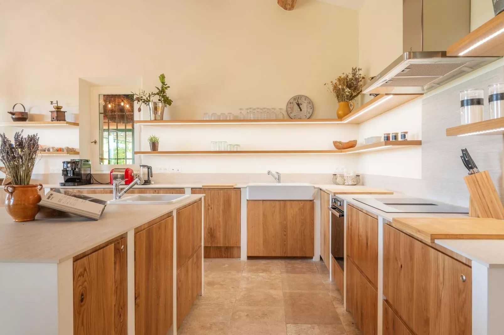 Le Mas Elaïa  votre havre familial avec piscine privée-Keuken