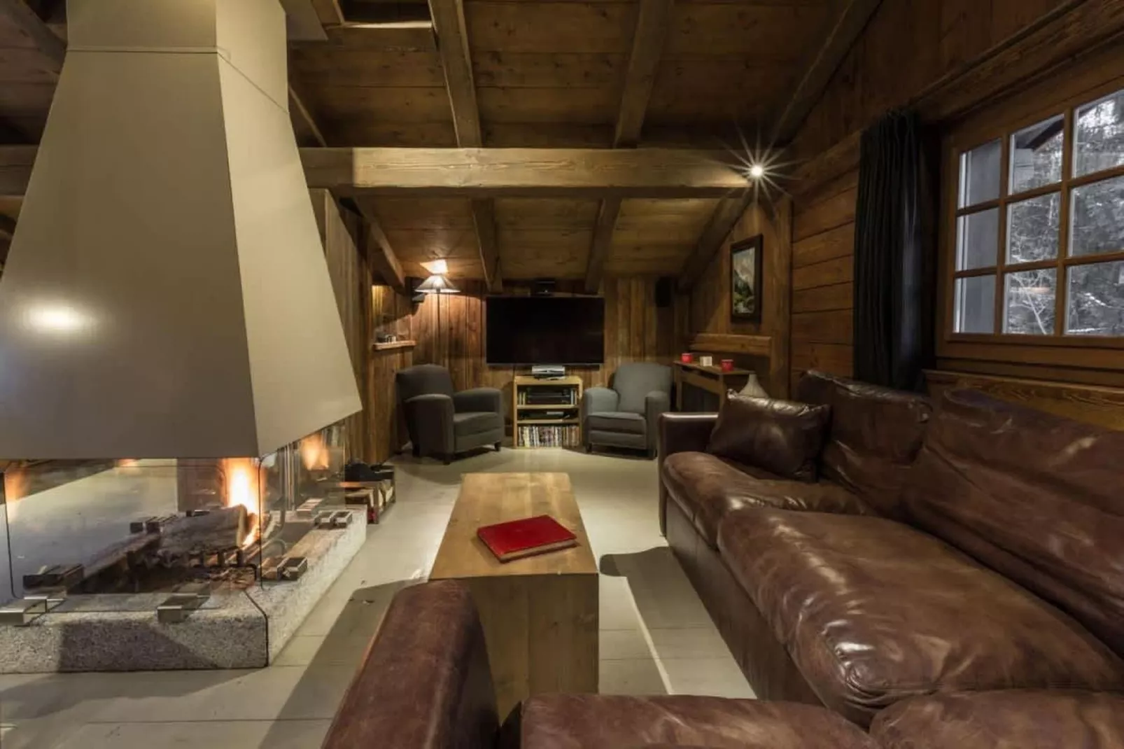 Chalet de luxe tout comfort avec jacuzzi sauna-Woonkamer