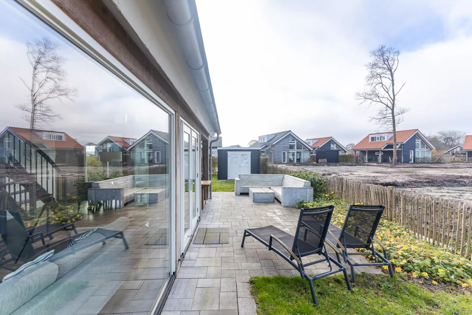 Zonnedorp 19 Modern holiday home Renesse | Beach within walking distance - Terrasbalkon