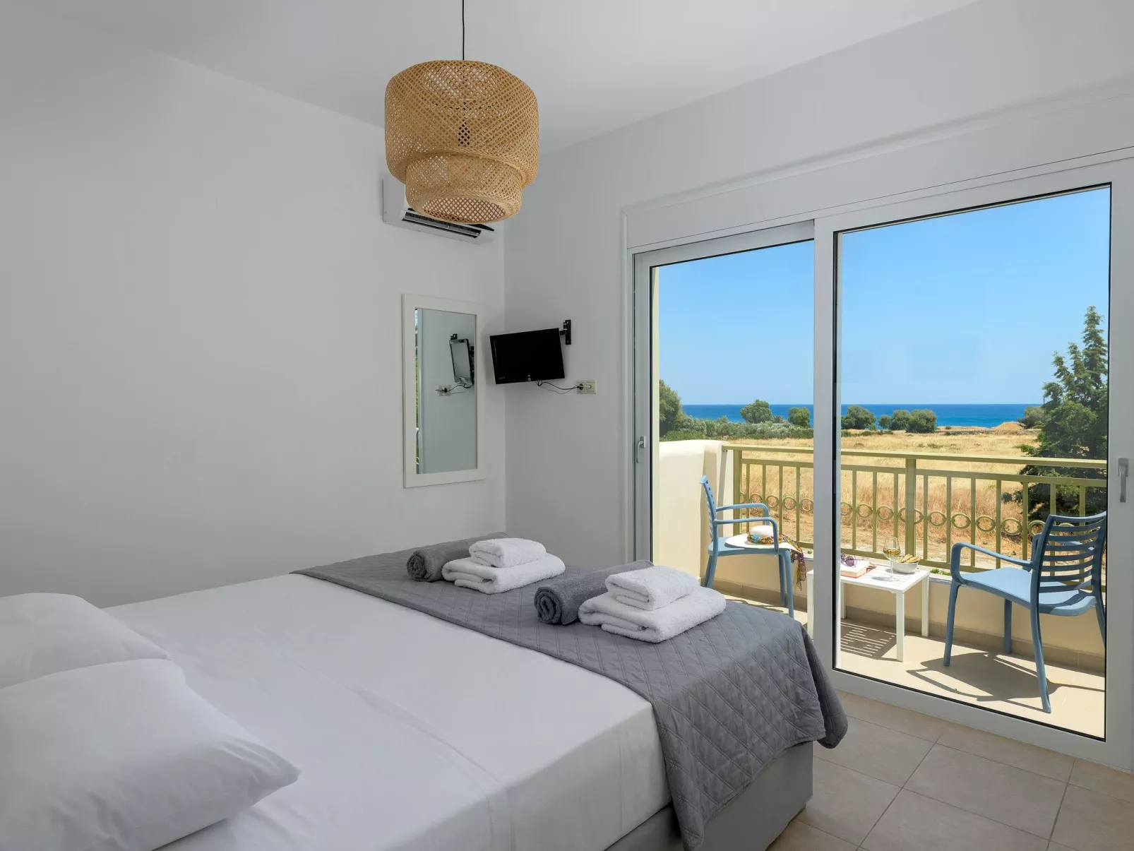 Liebevoll ausgestattetes Haus in ruhiger Lage mit beheiztem Pool und Meerblick - Image-tags.info