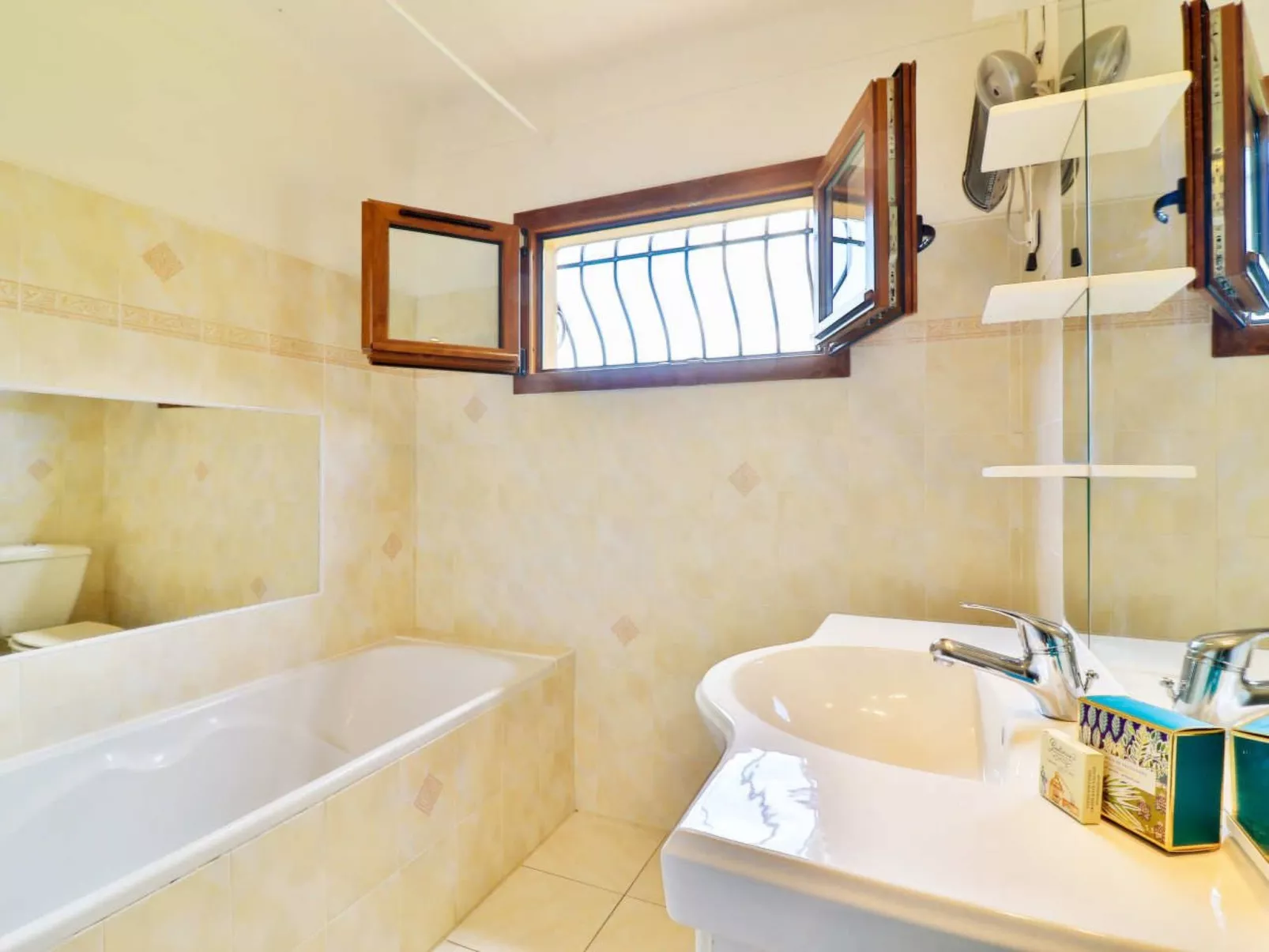 Locations-06 - la maison de noelie - Gartengeschoss - Image-tags.info