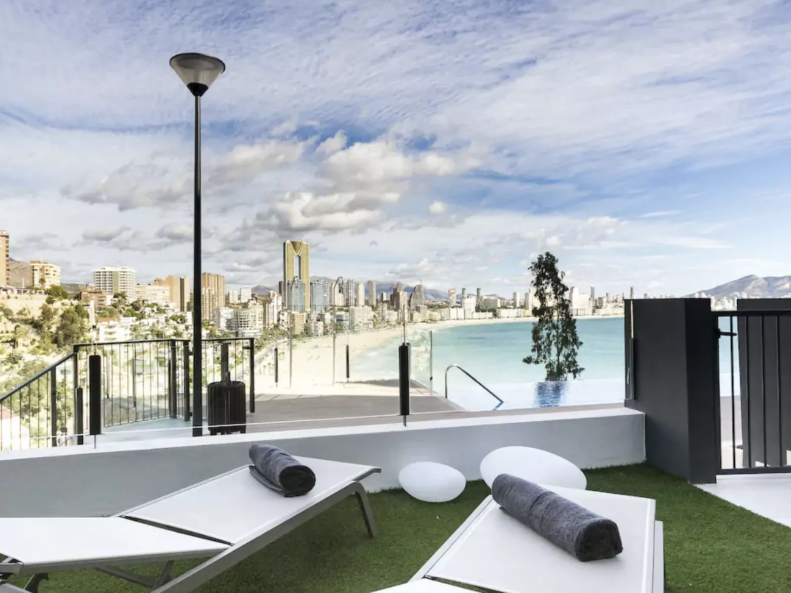 Luxuriöses Apartment mit Pool und Garage am Poniente Beach! - Image-tags.info