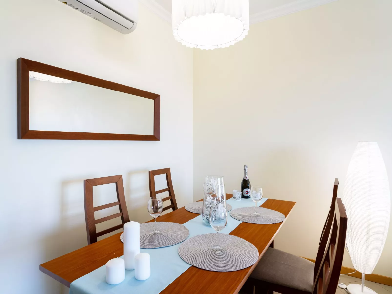 "Elena 1" mit Blick auf das Wasser - Image-tags.info