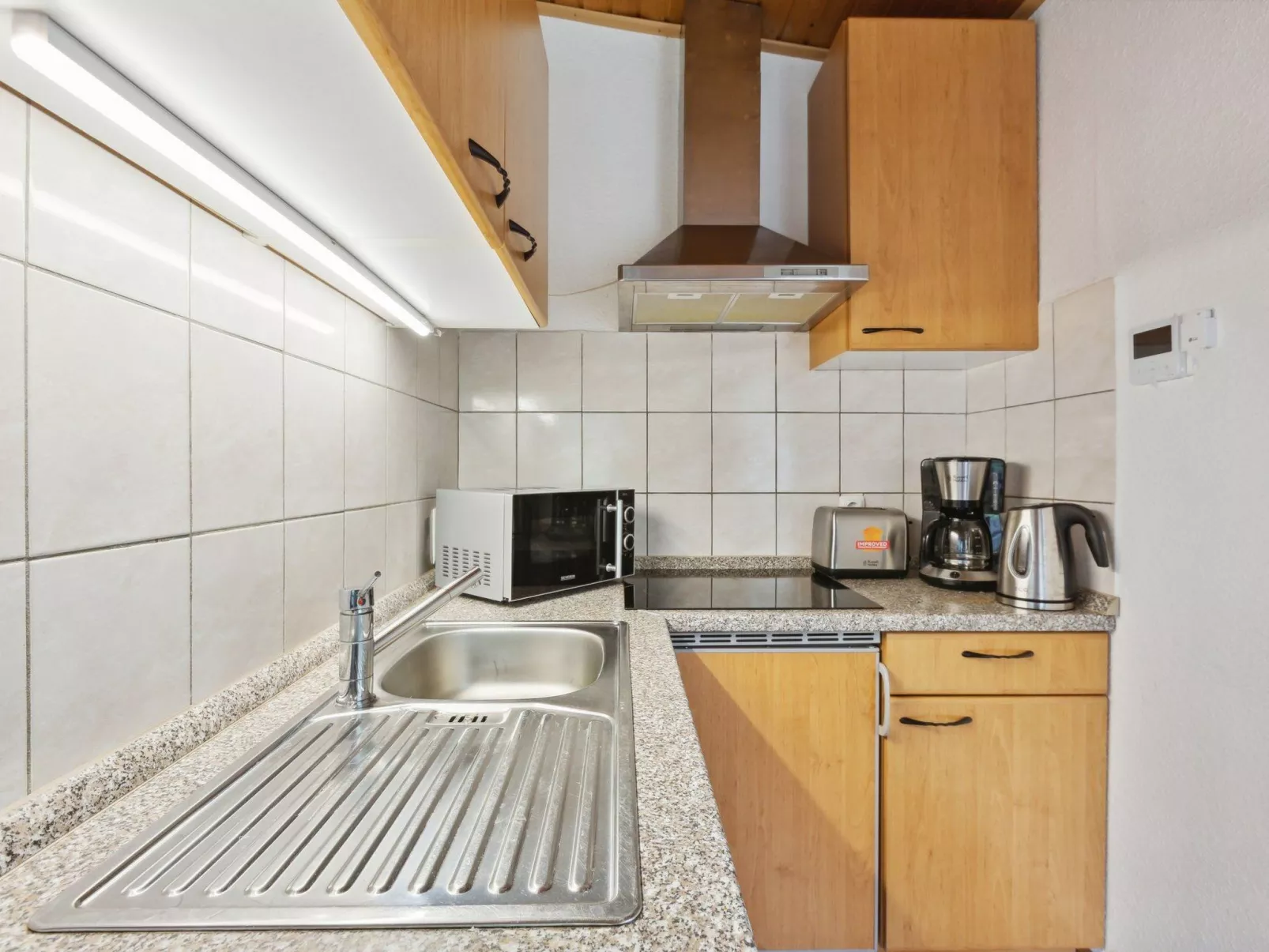 Mit naturnahen Badeteich - Image-tags.info