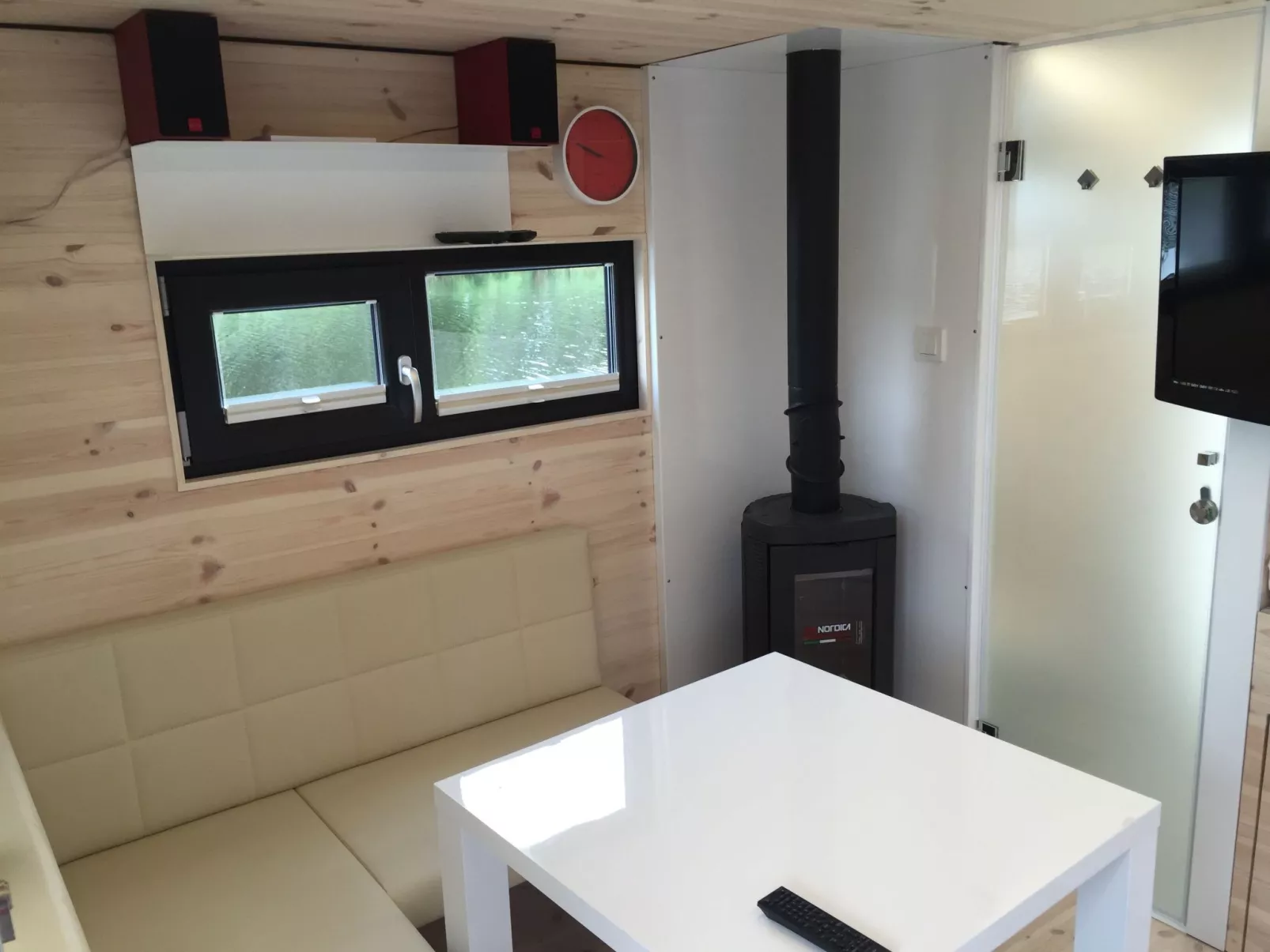 Hausboot für zwei Personen mit Kamin und Terrasse - Image-tags.info