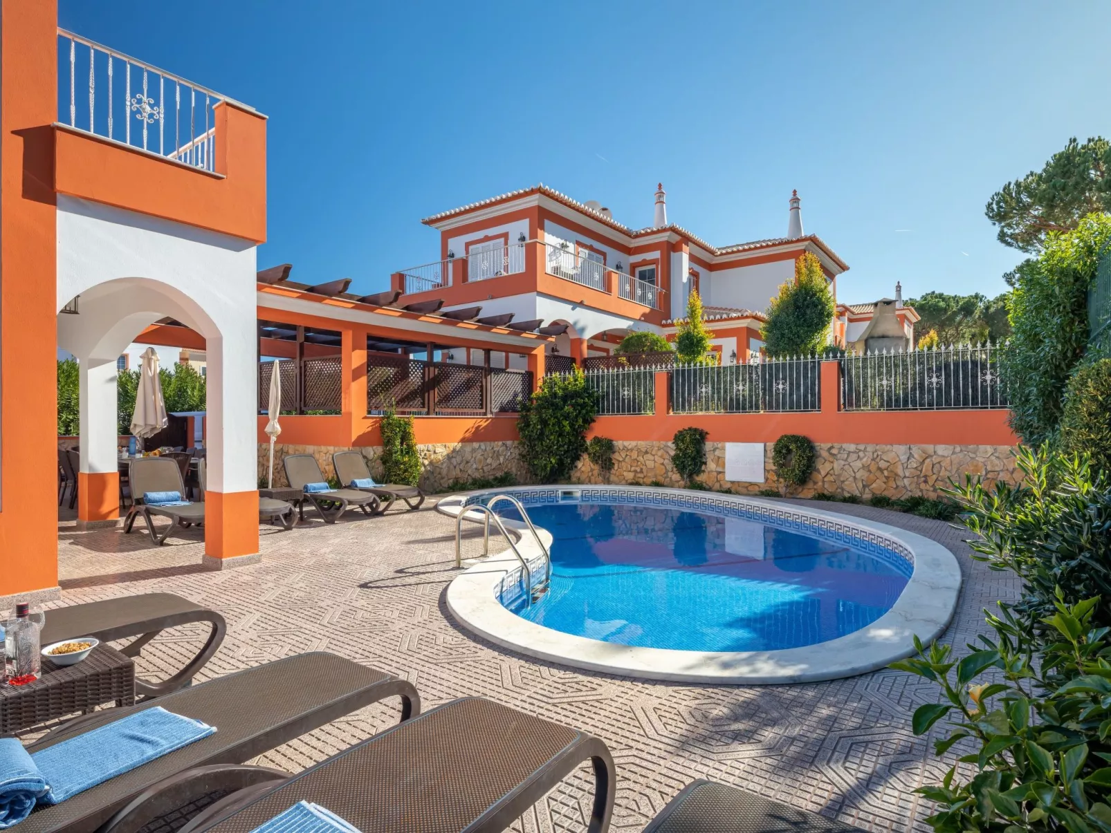 8 Schlafzimmer Villa, Pool, BBq, Strand - Image-tags.info