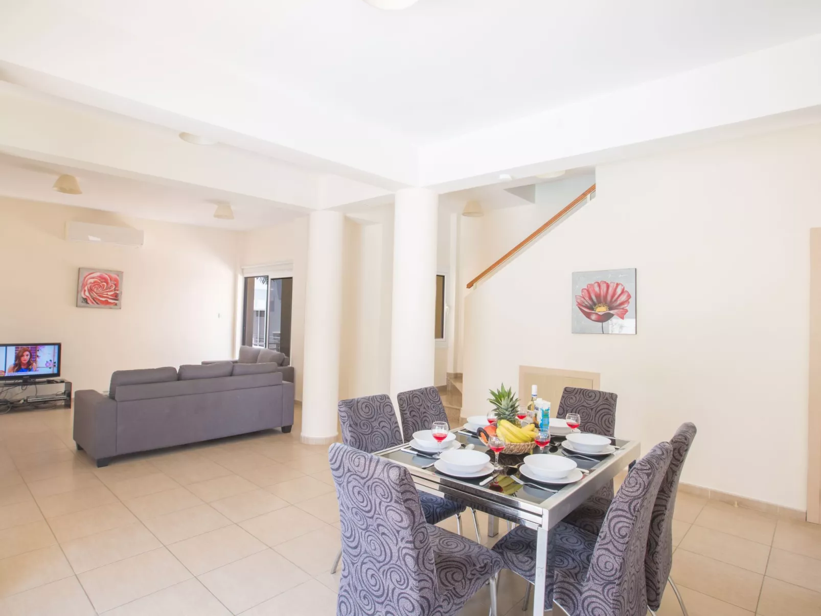 Helle Ferienvilla mit Pool - Image-tags.info