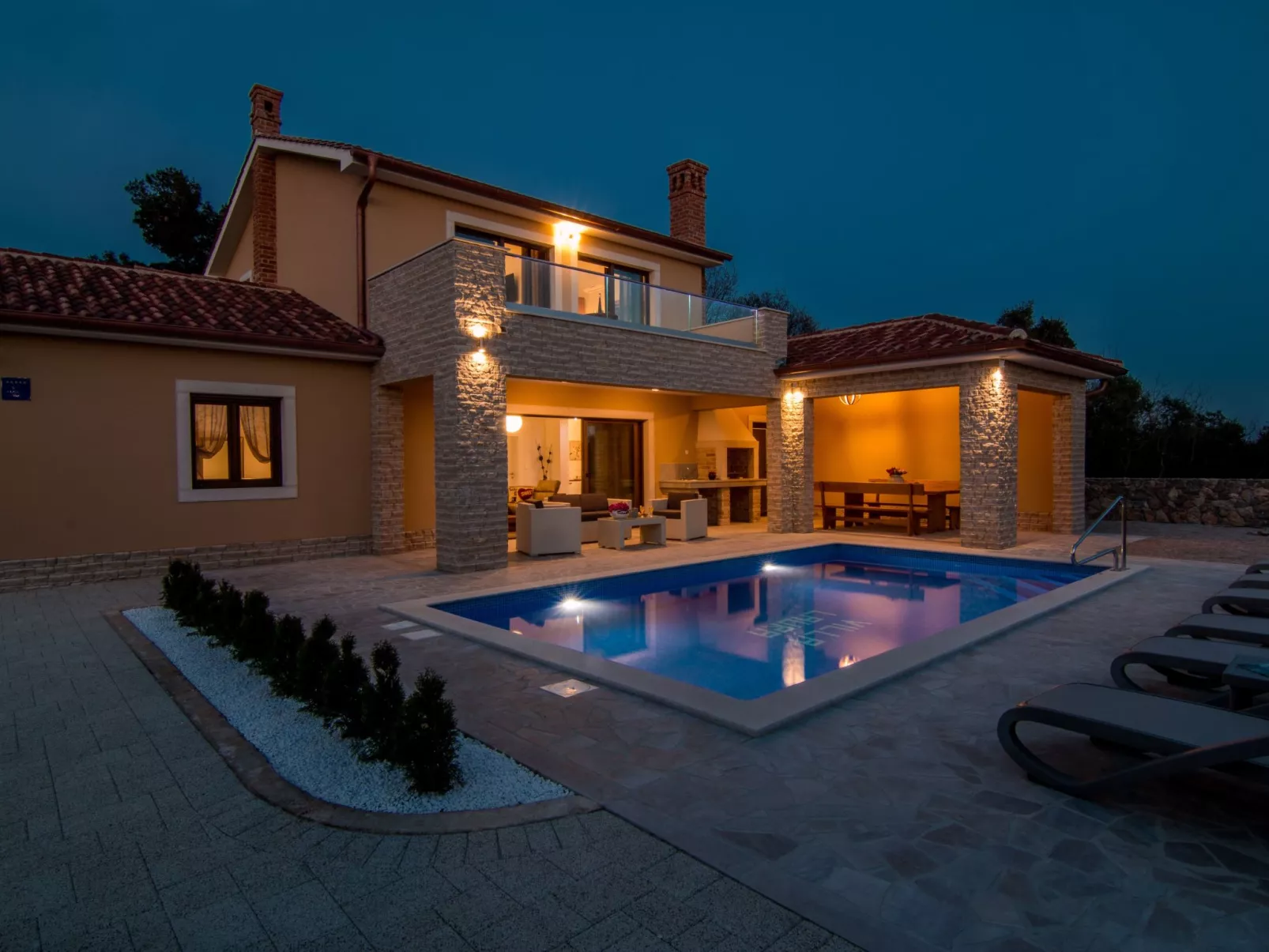 "Laura" mit Blick auf das Wasser - Image-tags.info