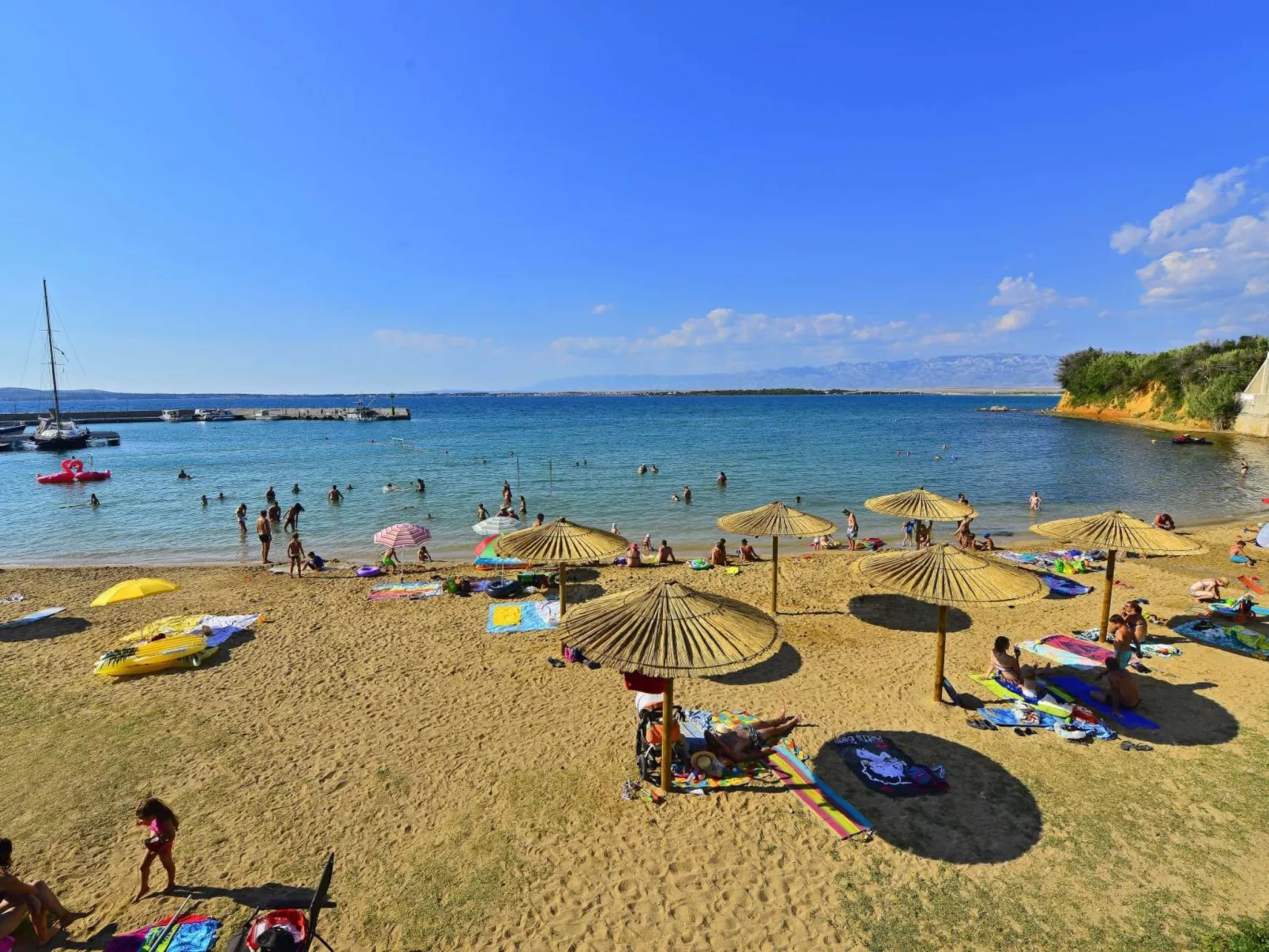 "Lipa" mit Schwimmbad - Image-tags.info