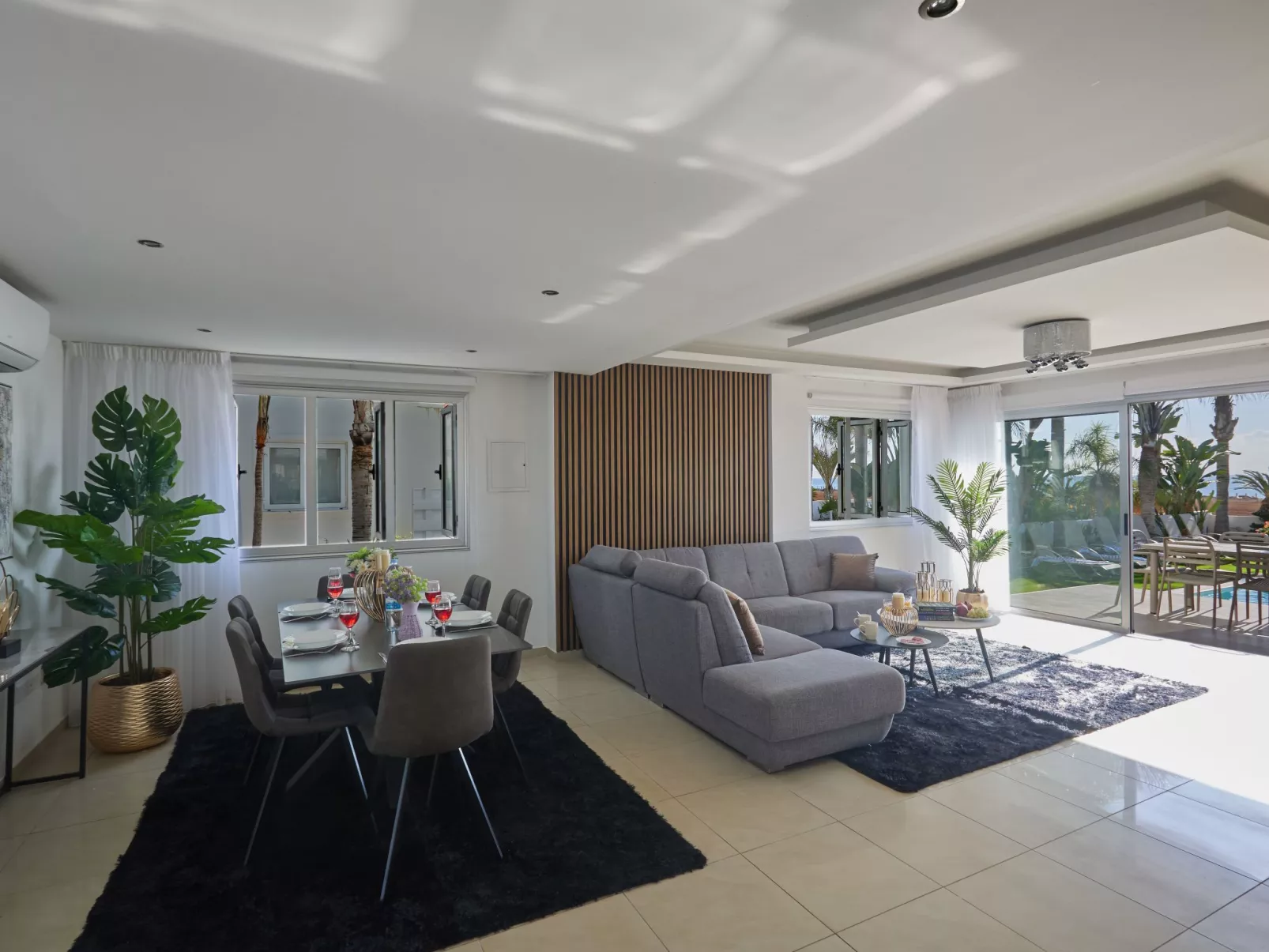 Moderne, geräumige Ferienvilla - Image-tags.info