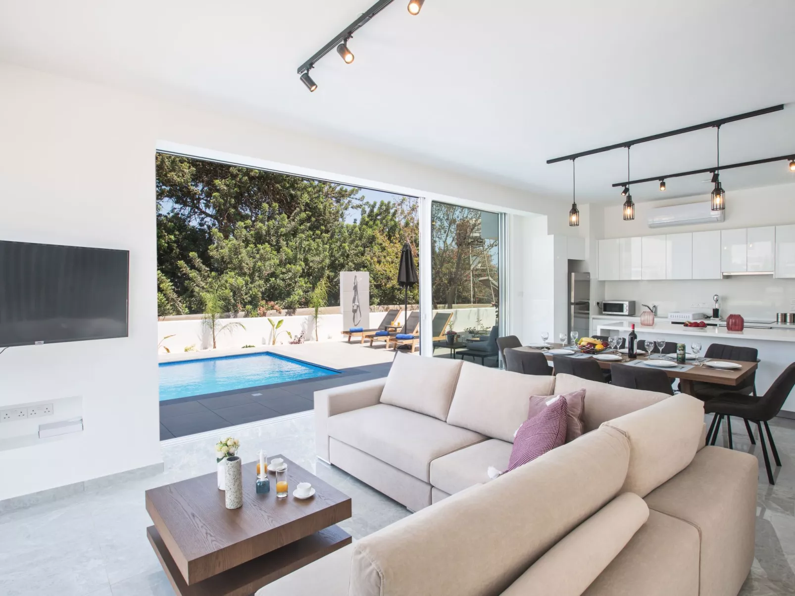 4-Schlafzimmer-Villa mit Pool im Zentrum von Protaras - Image-tags.info