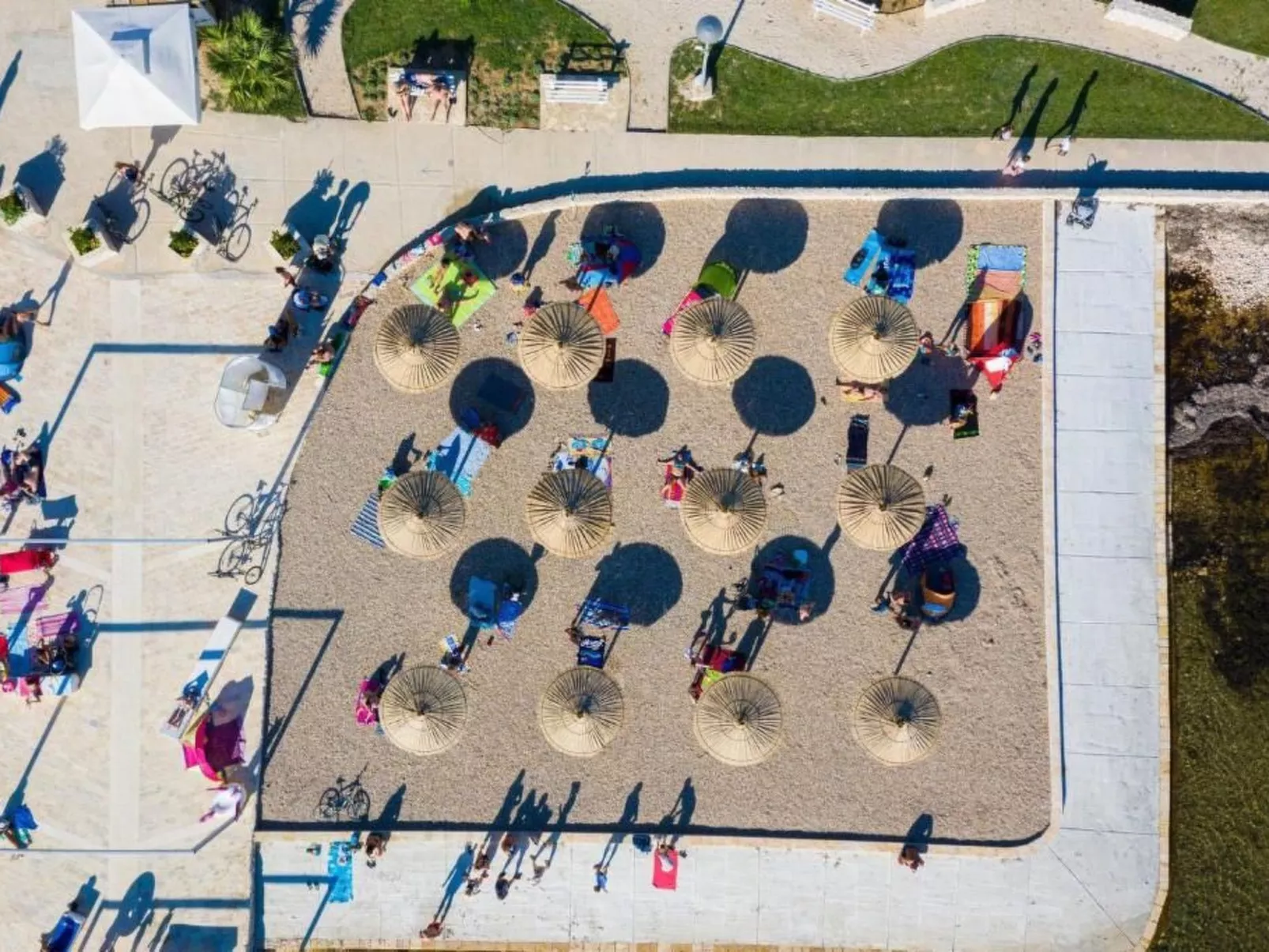 Neue Luxusvilla mit Schwimmbad, Sauna - Image-tags.info