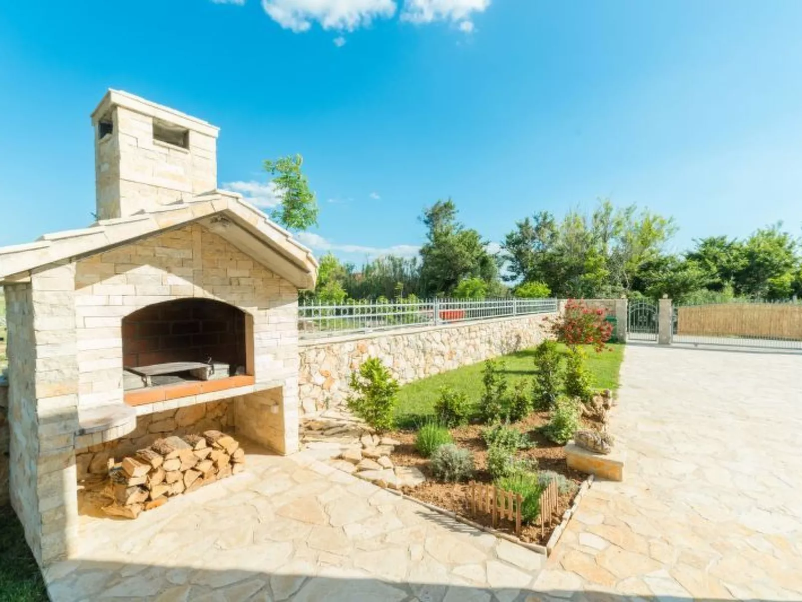 Steinvilla mit Pool, Meerblick, Nähe Sandstrand - Image-tags.info